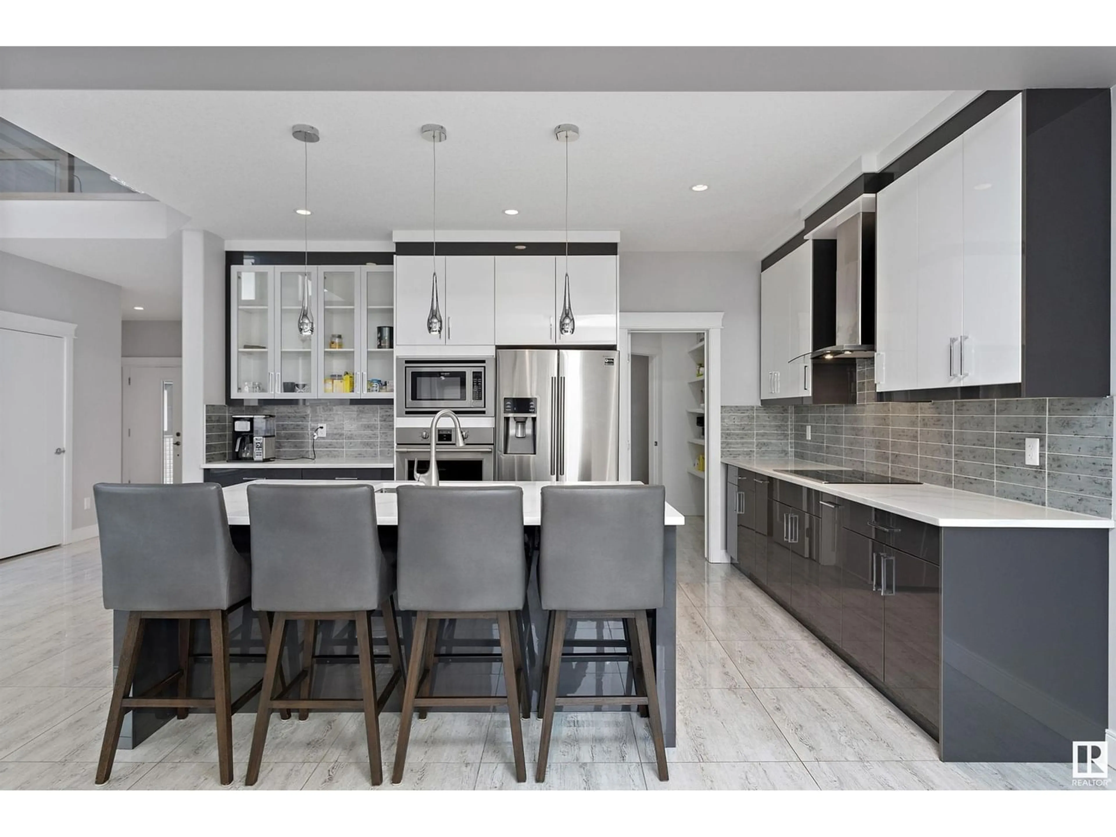 Contemporary kitchen for 16770 61 ST NW, Edmonton Alberta T5Y3S5