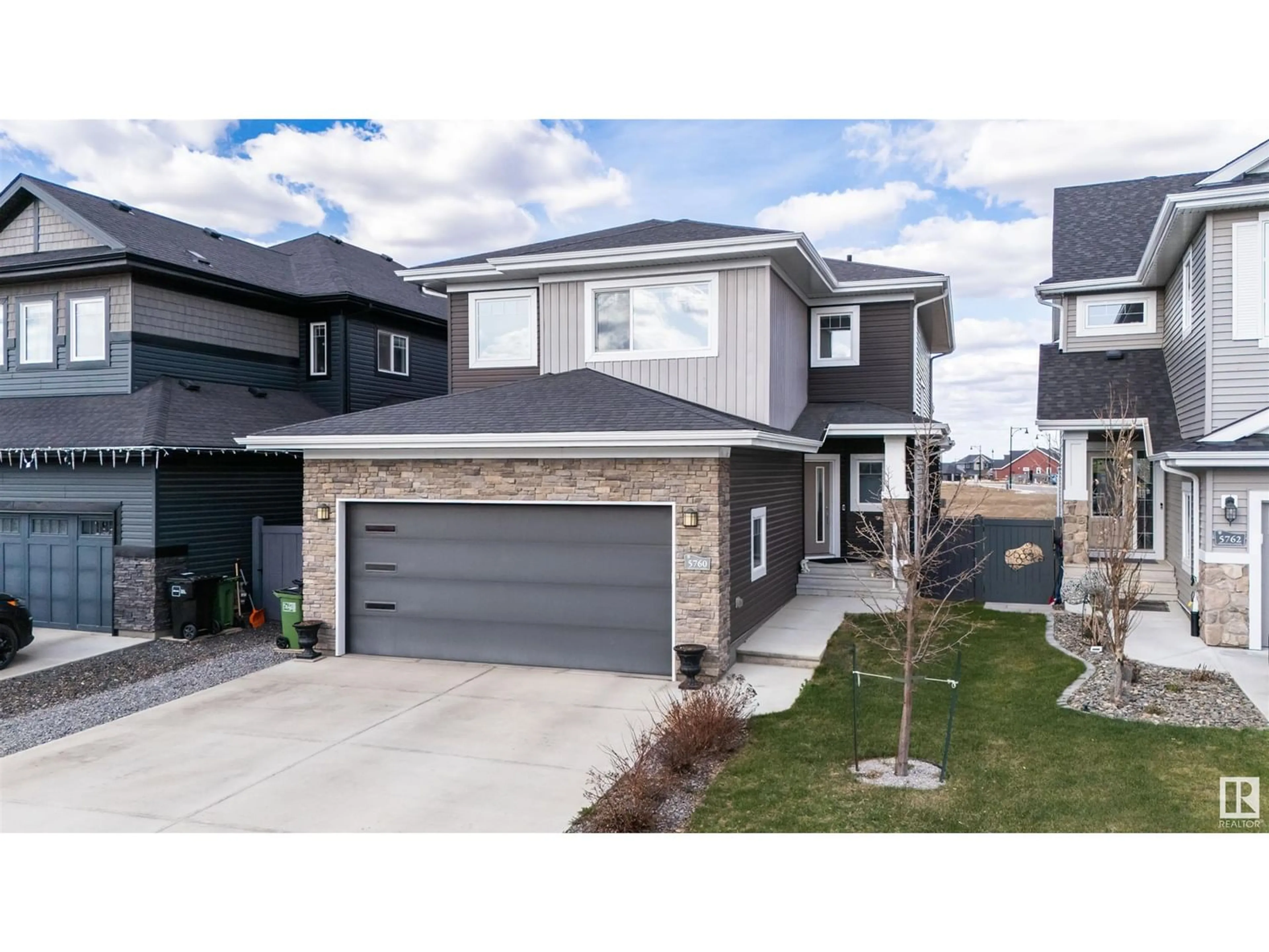 Frontside or backside of a home for 5760 GREENOUGH LD NW, Edmonton Alberta T5T7J7