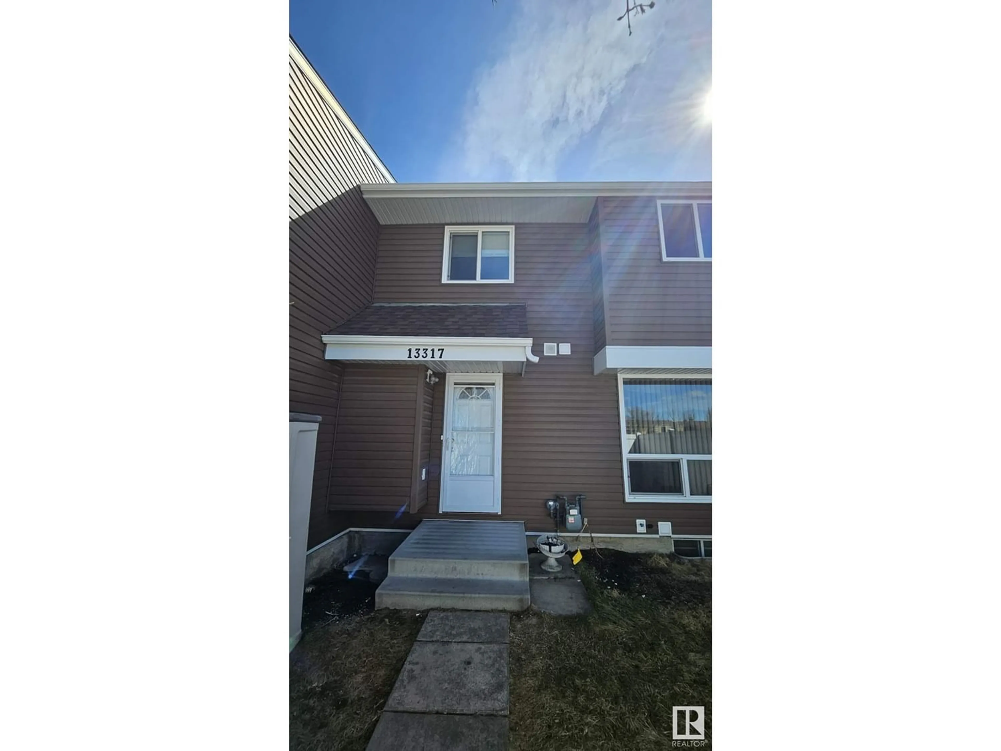 A pic from exterior of the house or condo for 13317 47 ST NW, Edmonton Alberta T5A3L5