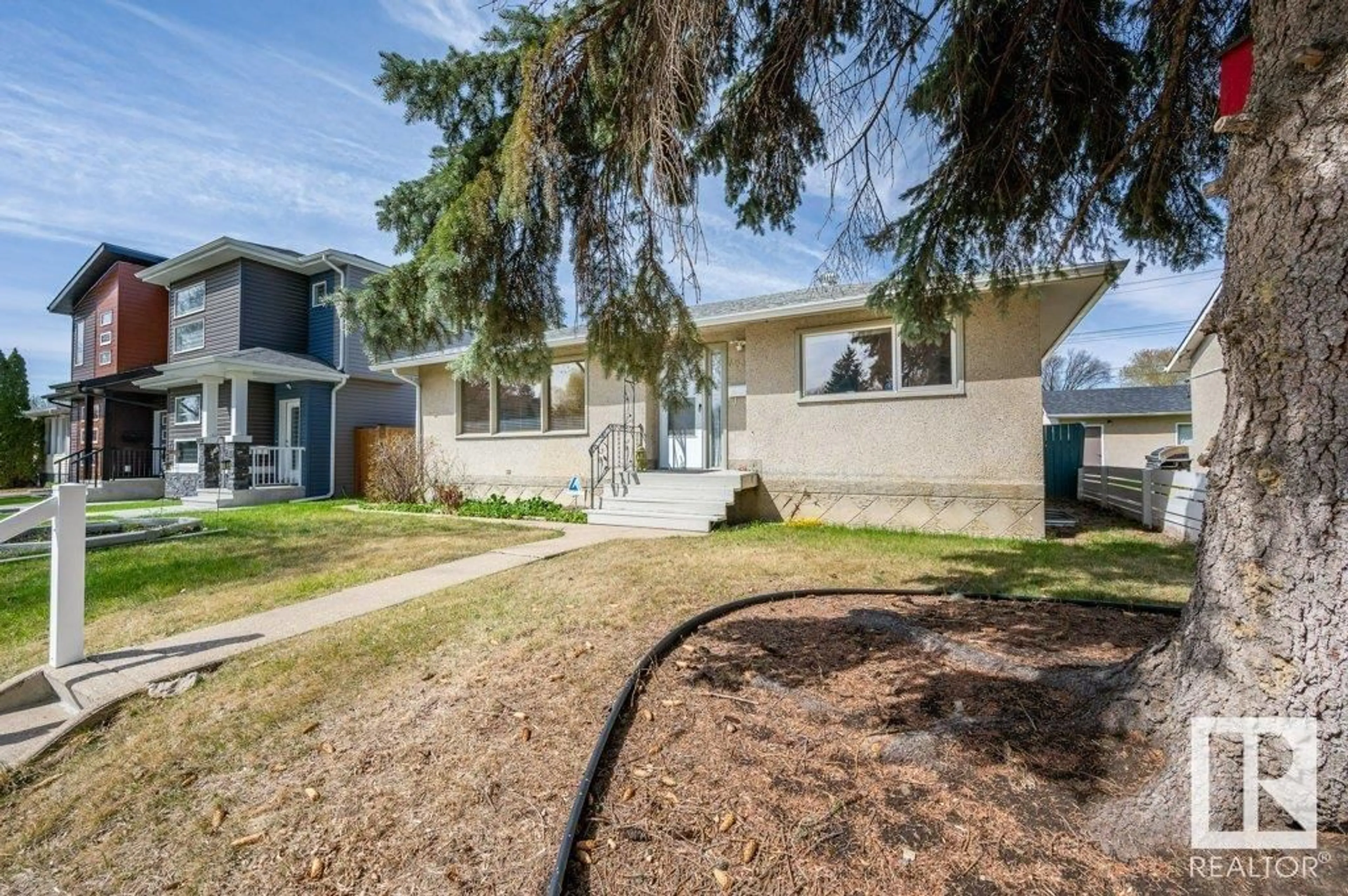 A pic from exterior of the house or condo for 4030 113 AV NW, Edmonton Alberta T5W0R3