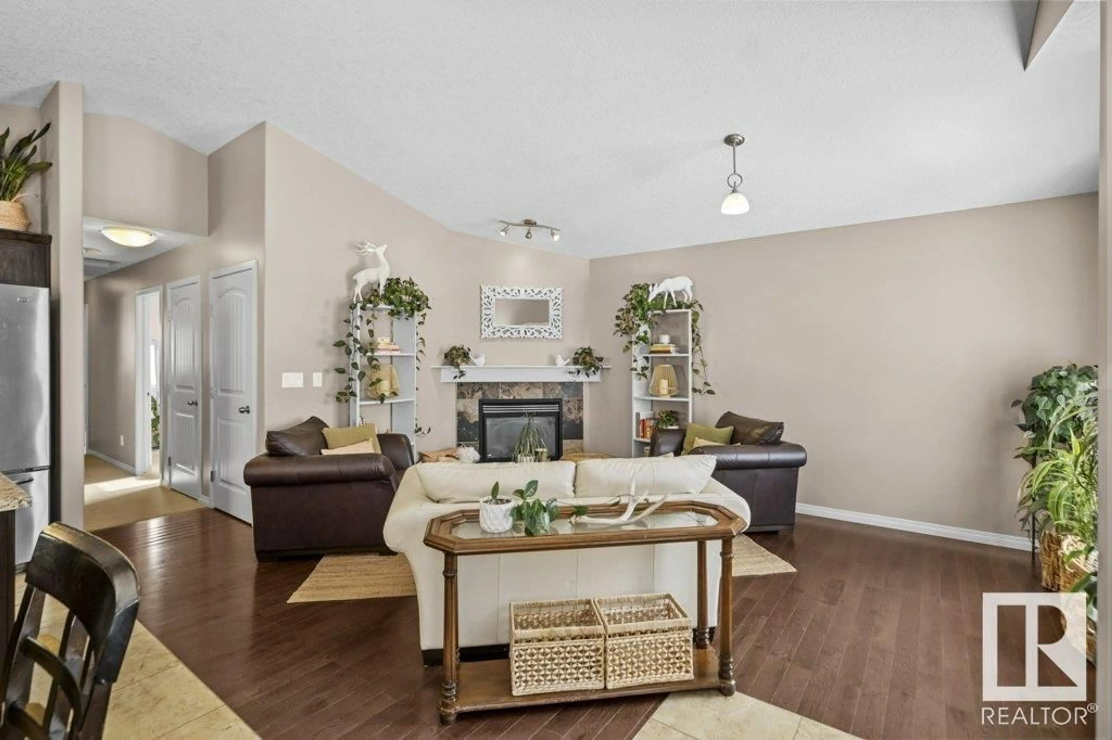 Living room for 11615 94 ST NW, Edmonton Alberta T5G1H9