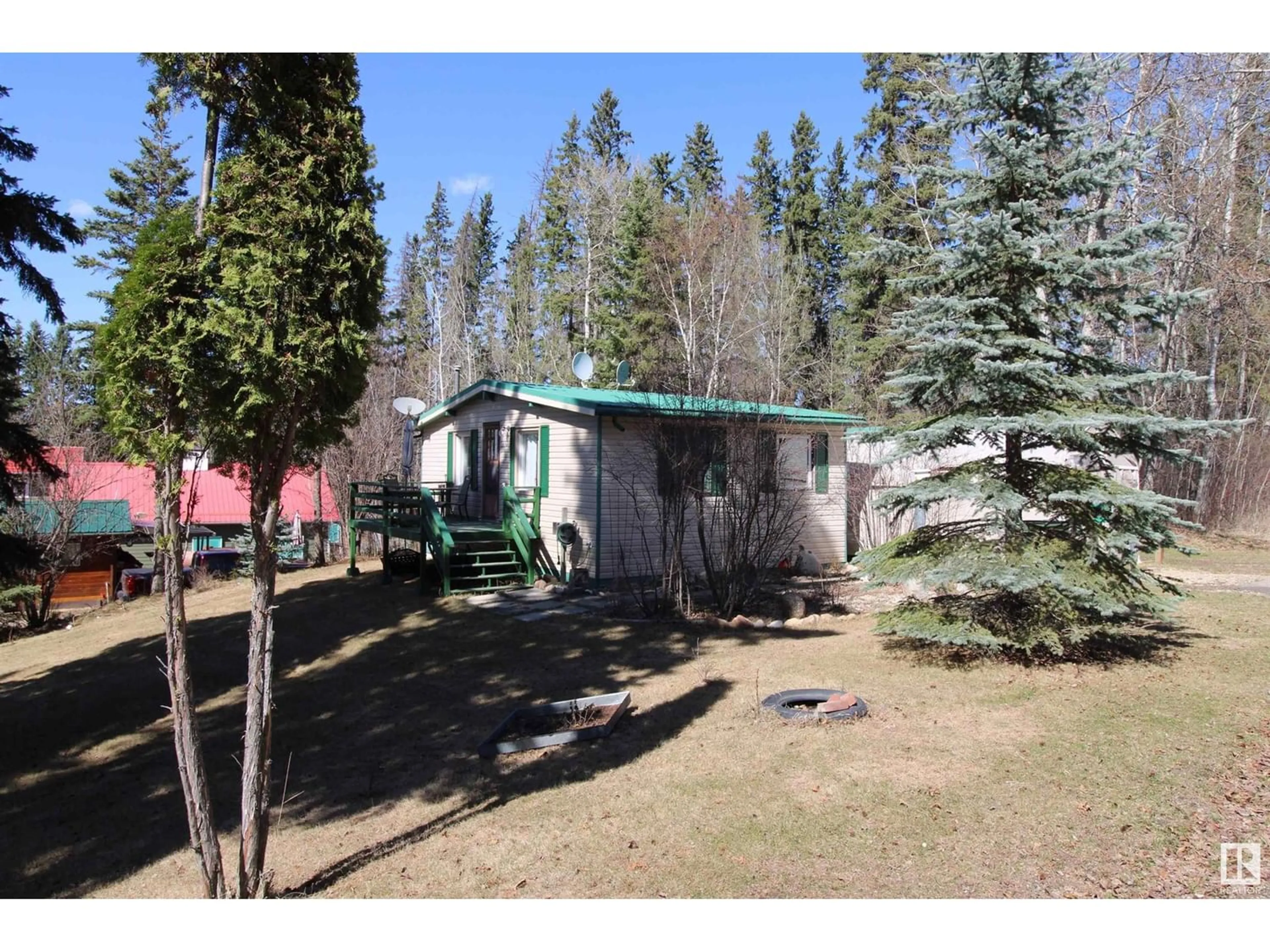 Cottage for 26 WILLOW AV, Rural Lac Ste. Anne County Alberta T0E0V0
