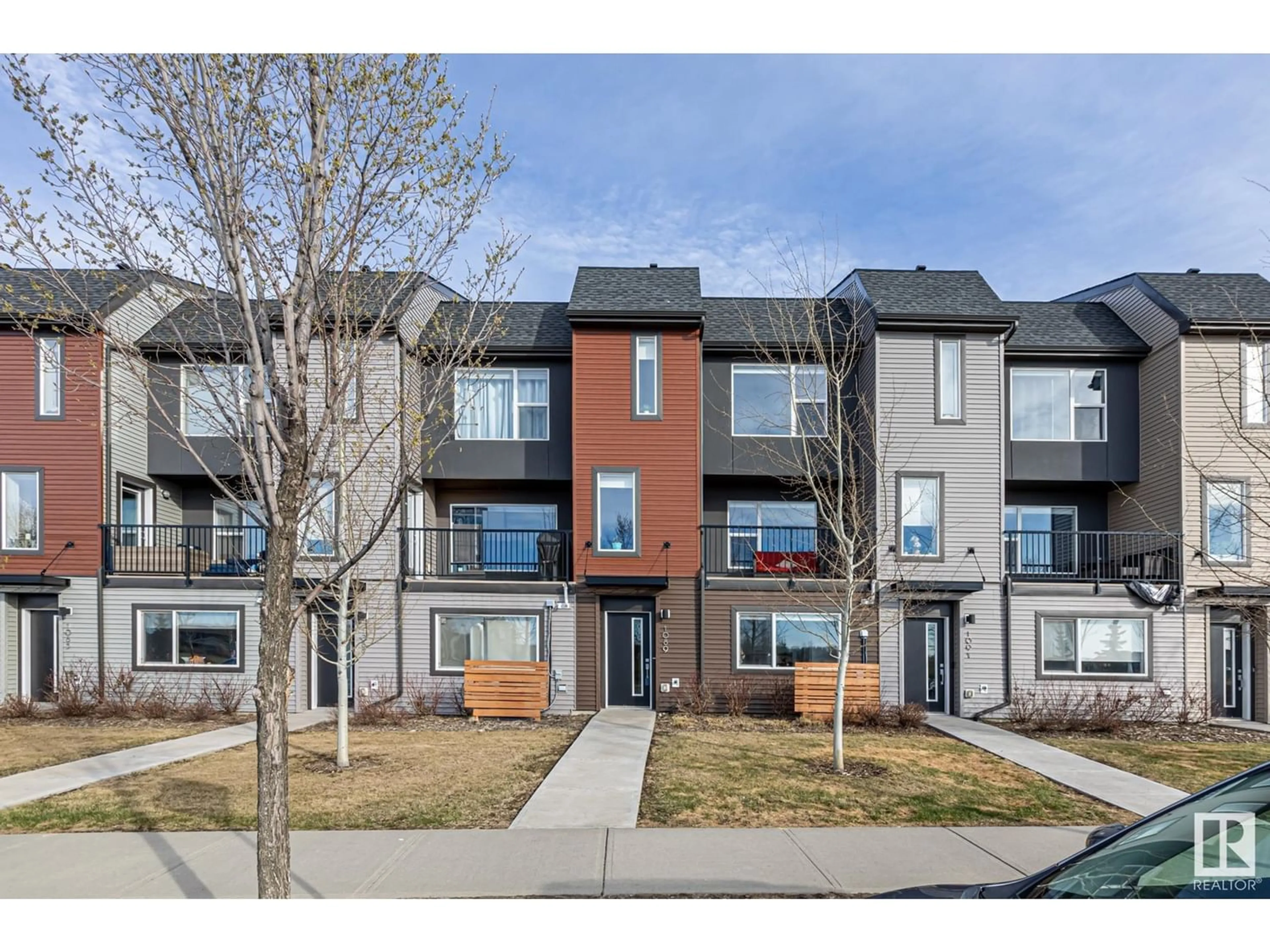 A pic from exterior of the house or condo for 1089 ROSENTHAL BV NW, Edmonton Alberta T5T7G5