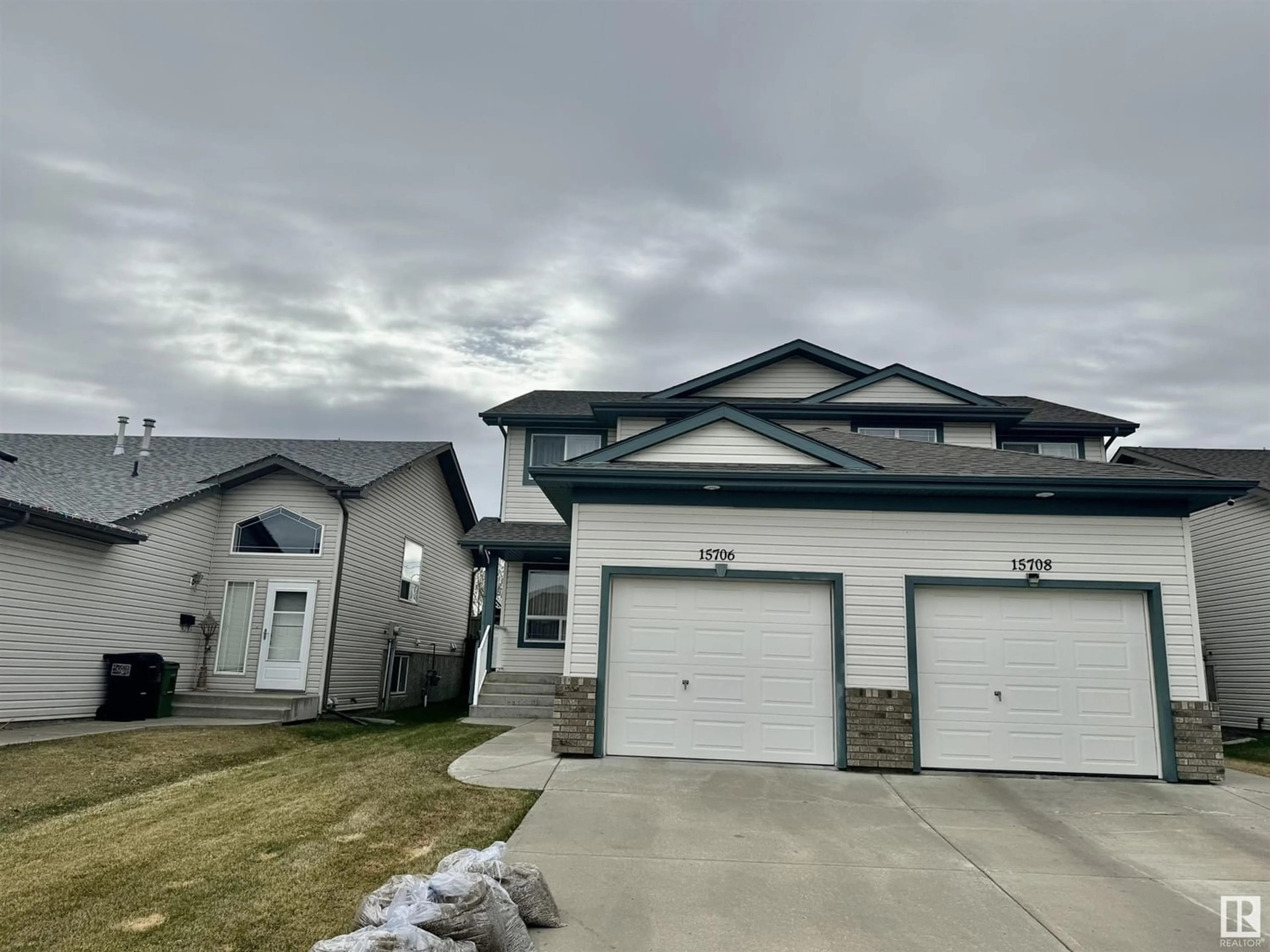 Frontside or backside of a home for 15706 141 ST NW, Edmonton Alberta T6V1T2