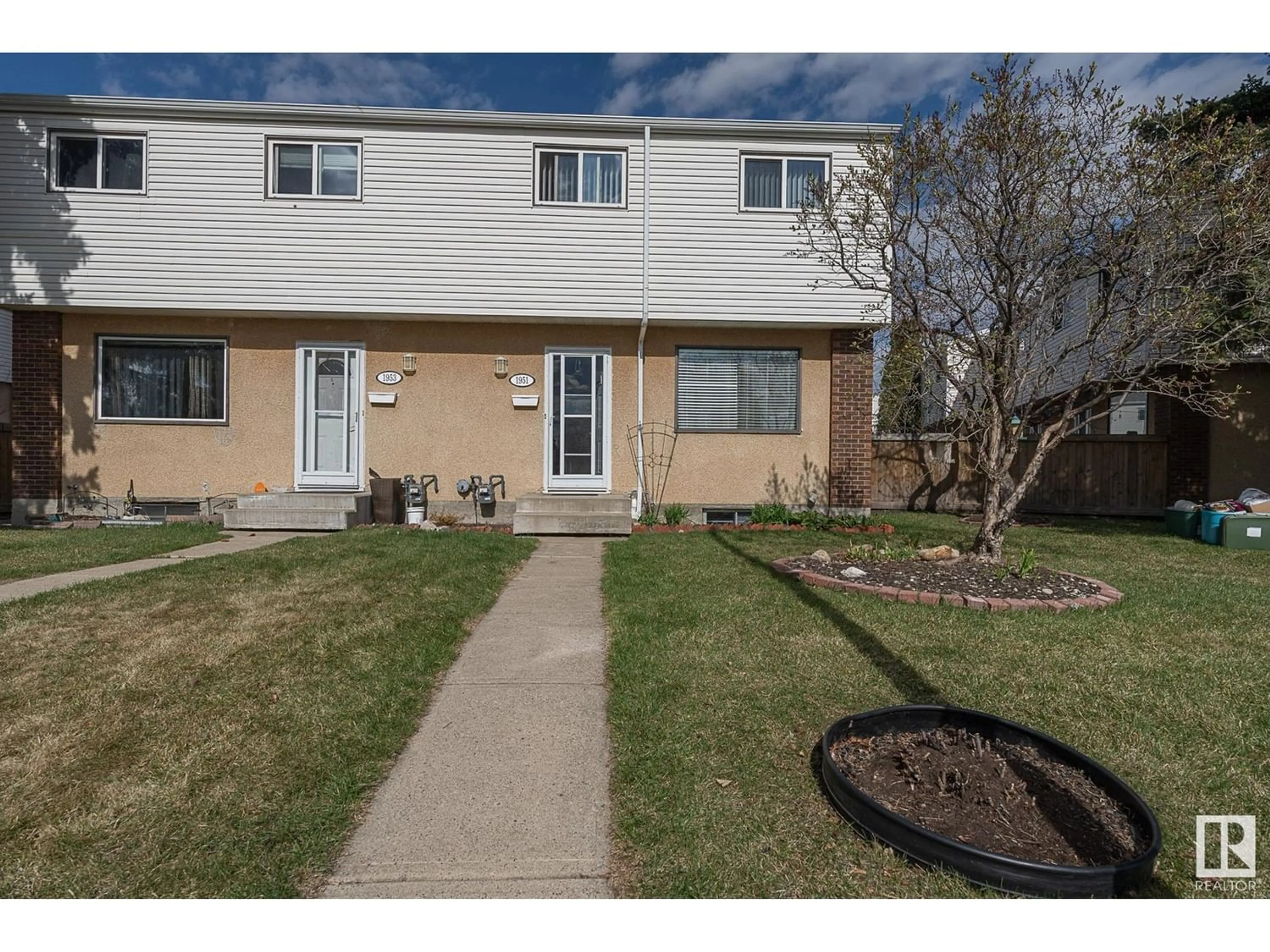 A pic from exterior of the house or condo for 1951 73 ST NW, Edmonton Alberta T6K2B6