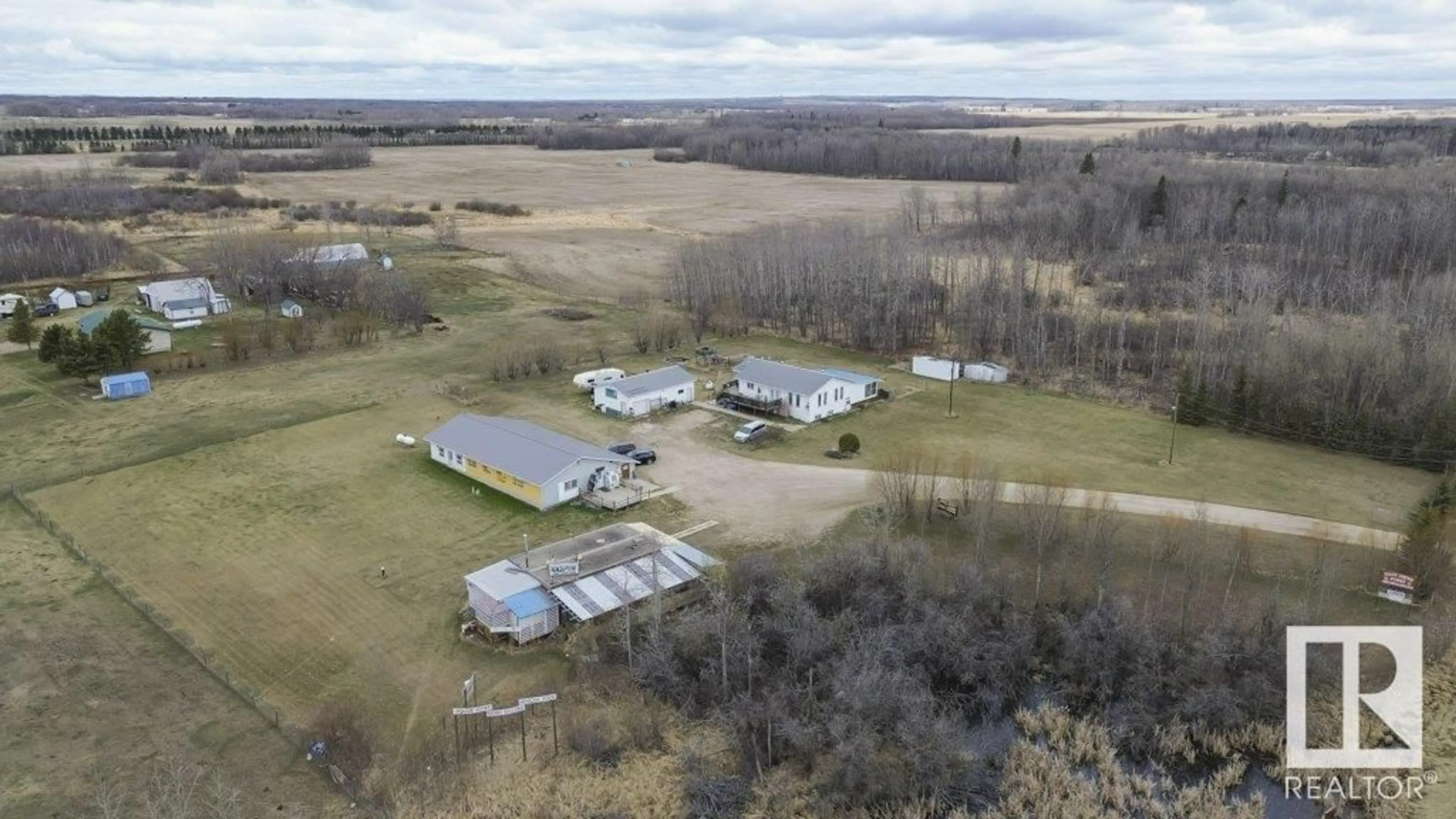 A pic from outside/outdoor area/front of a property/back of a property/a pic from drone, building for 462008 RGE RD 273, Rural Wetaskiwin County Alberta T0C1H0