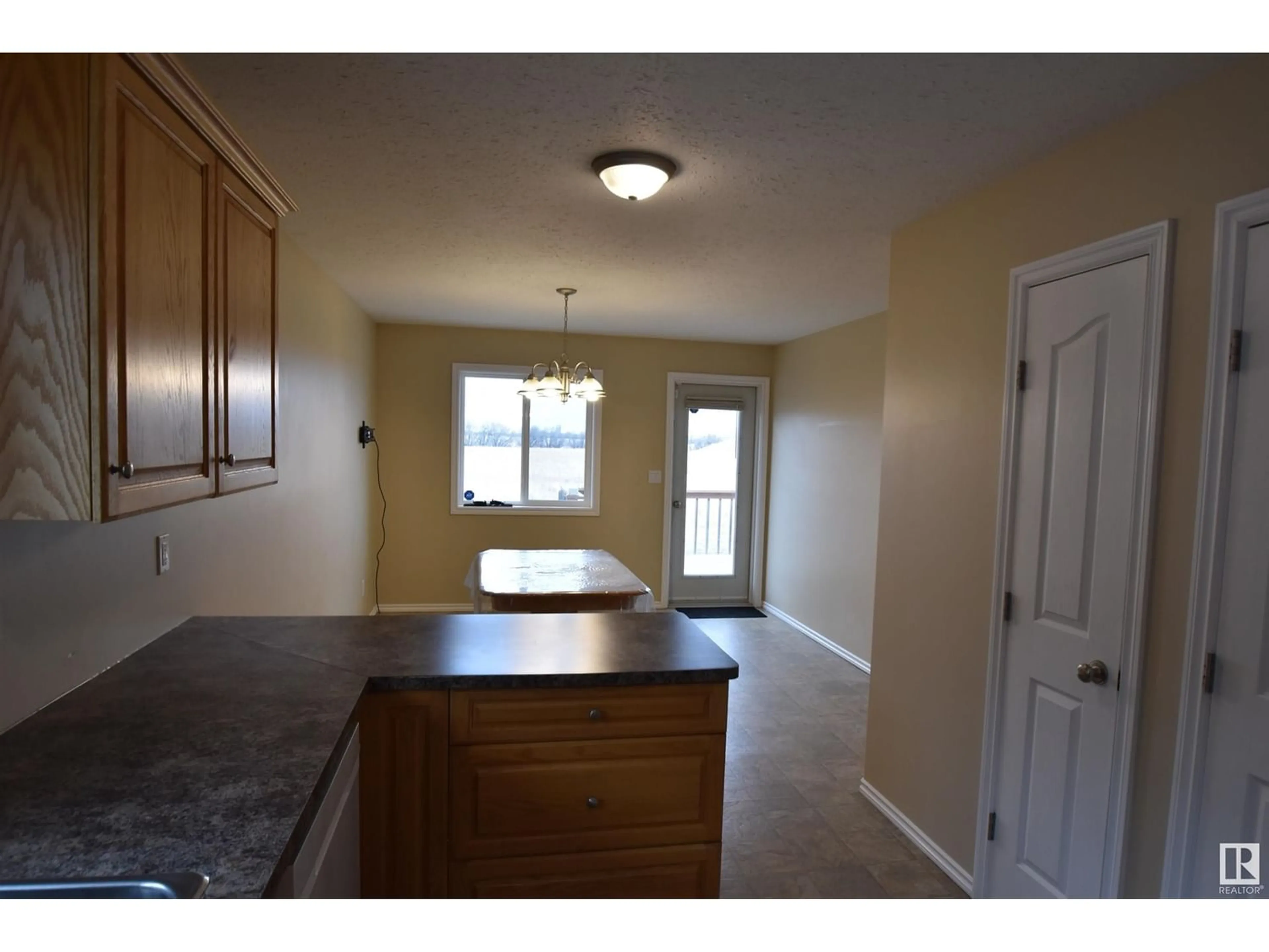 Standard kitchen, wood floors, cottage for 5526 55 AV, St. Paul Town Alberta T0A3A1