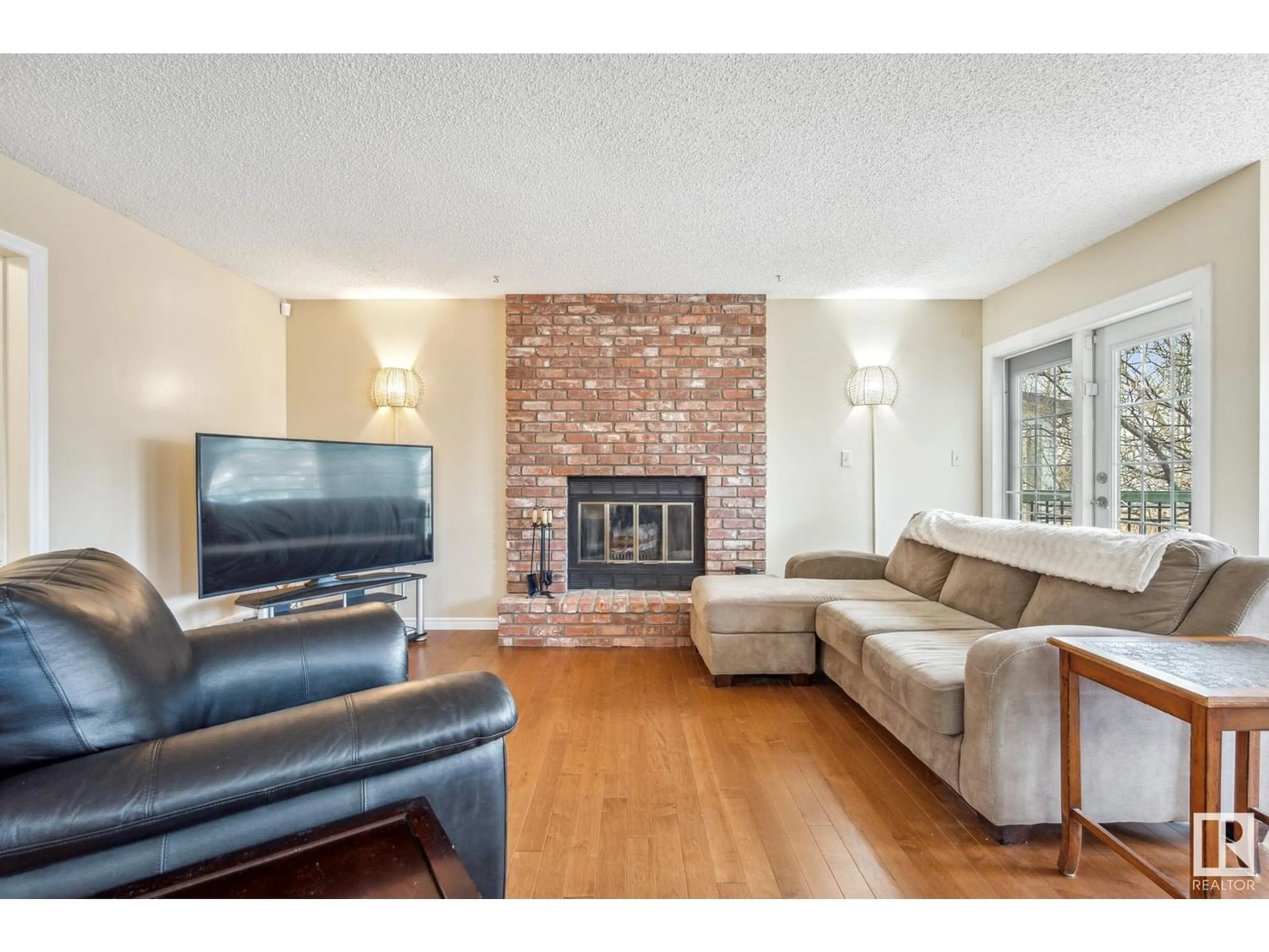 Living room for 10438 10A AV NW, Edmonton Alberta T6J6G4