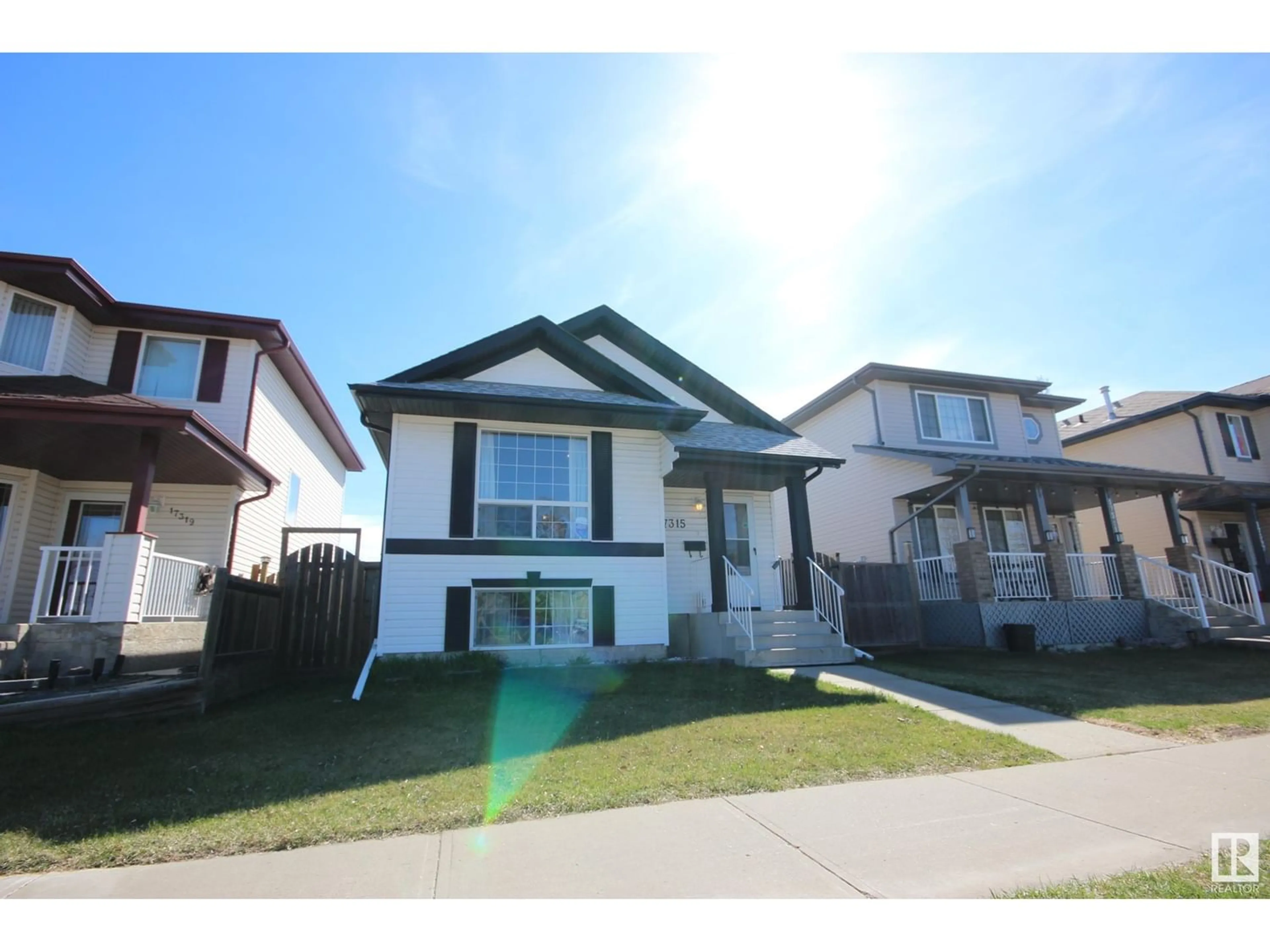 Frontside or backside of a home for 17315 91 ST NW, Edmonton Alberta T5Z3W7