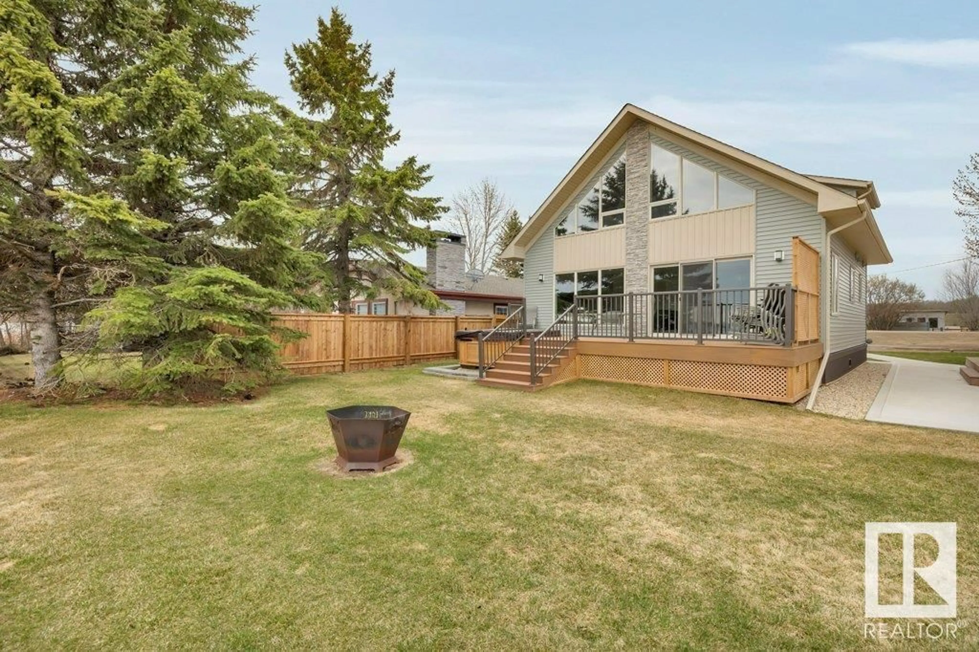 Frontside or backside of a home for 33 Lakeshore Drive, Rural Wetaskiwin County Alberta T0C2V0
