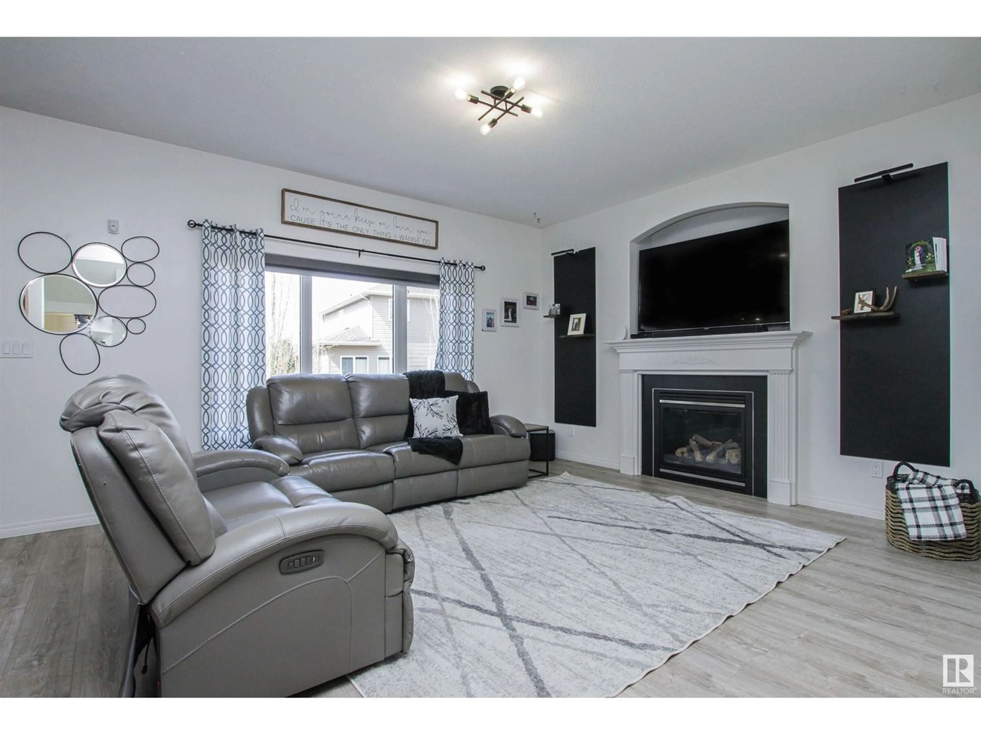 Living room for 10 HILLTOP RG, Fort Saskatchewan Alberta T8L0E4