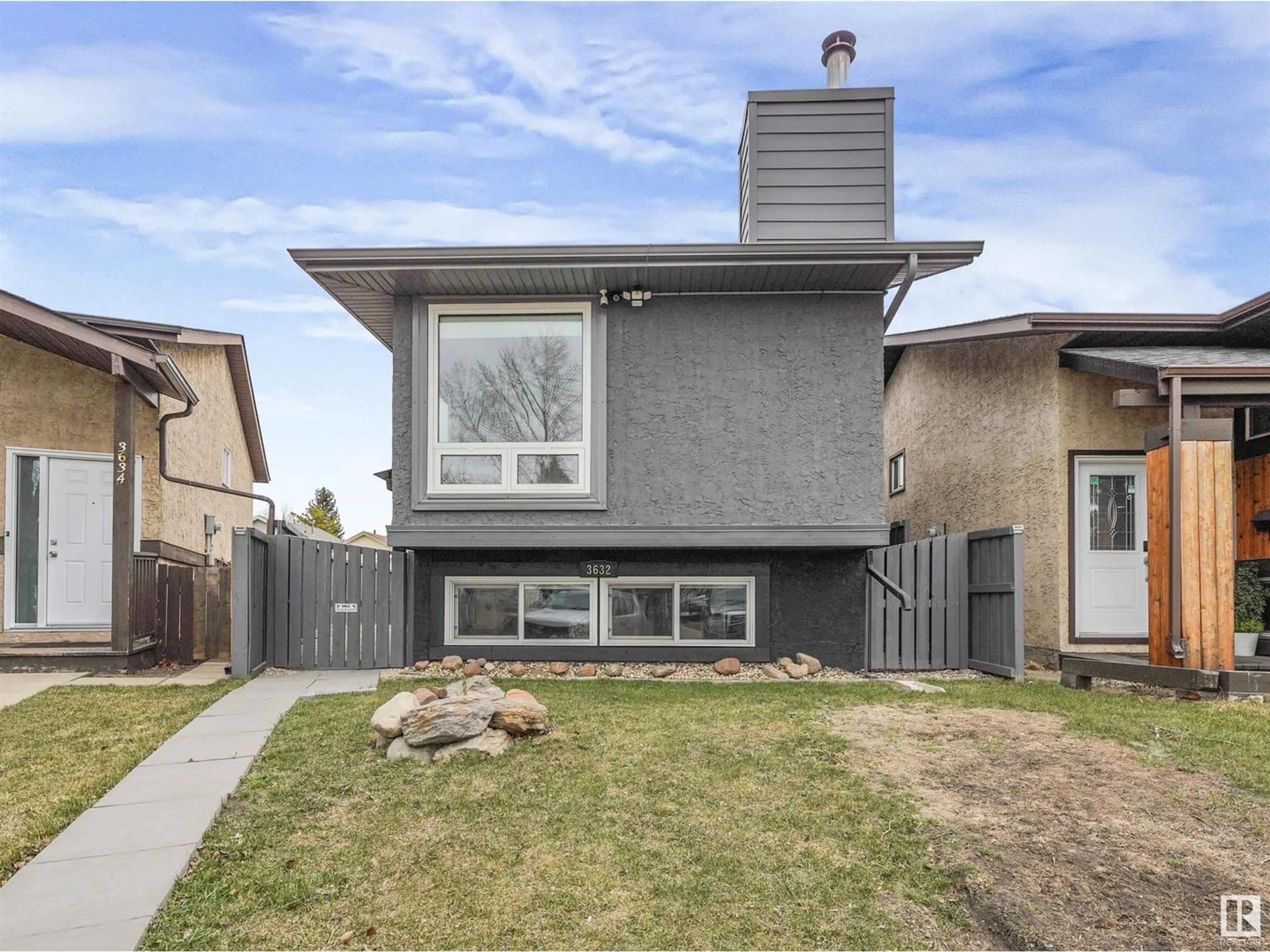 Frontside or backside of a home for 3632 43A AV NW, Edmonton Alberta T6L4L2