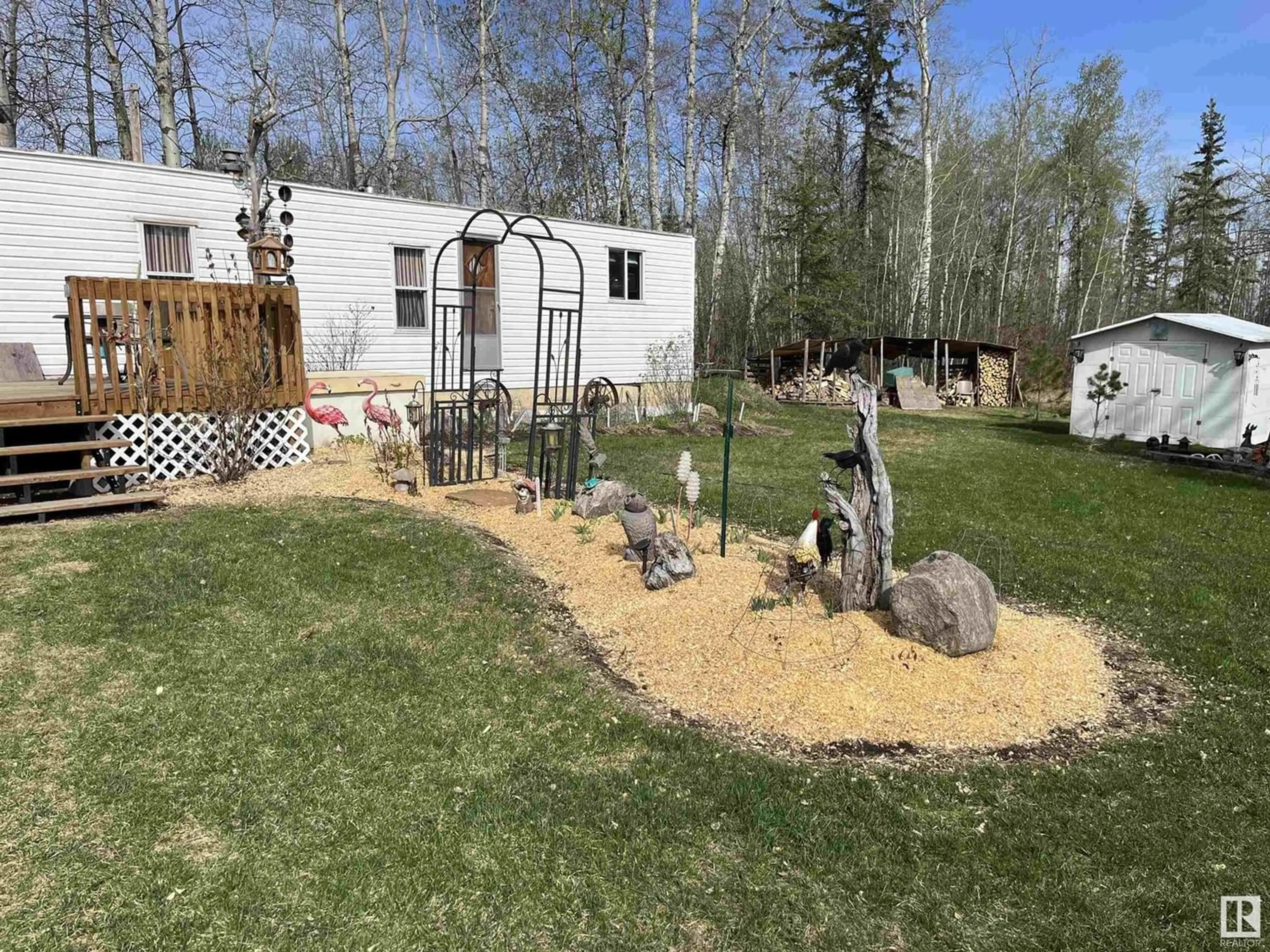 Fenced yard for 210 55504 Nikoodi RD, Glenevis Alberta T0E0X0