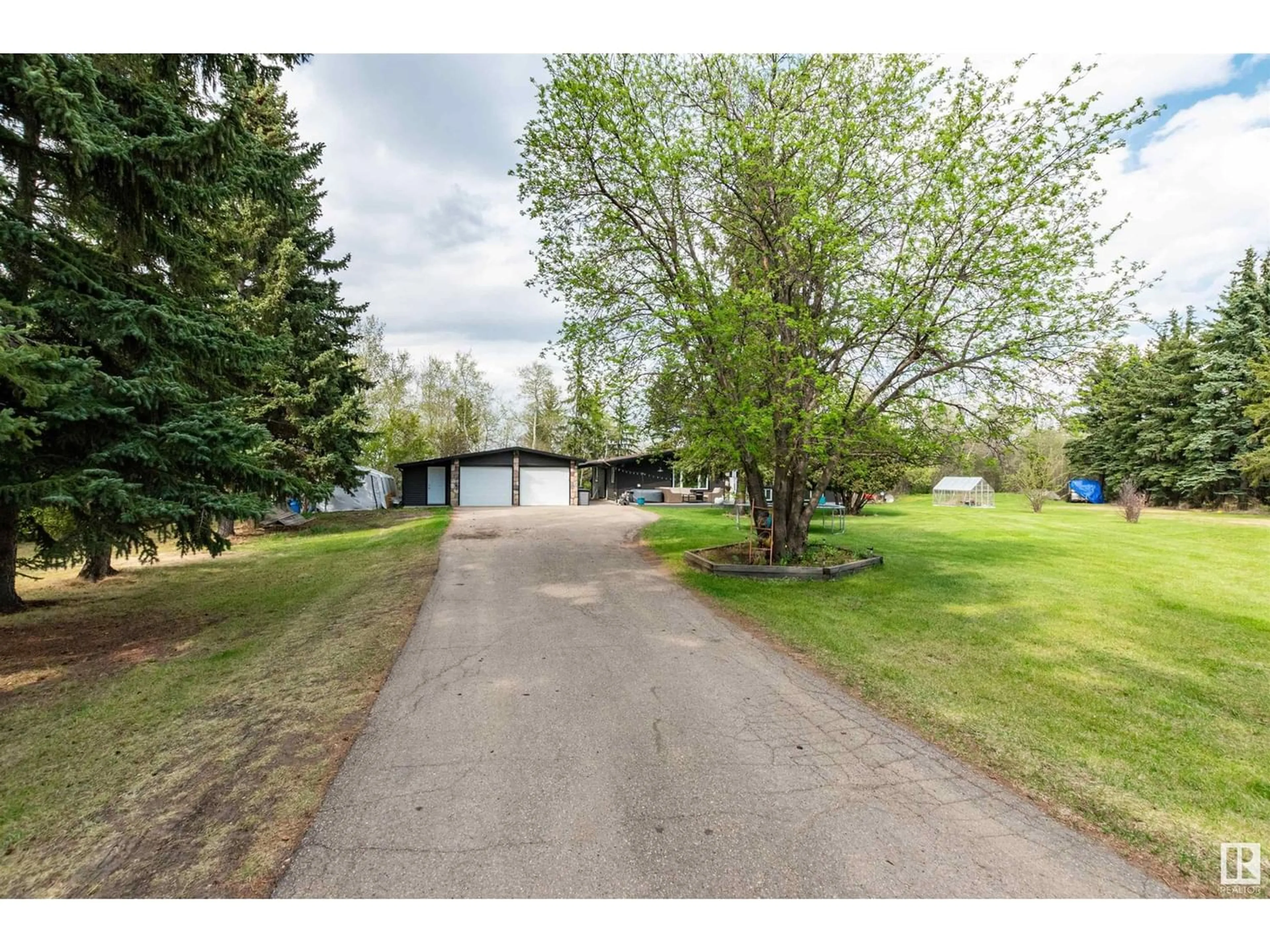 Fenced yard for #74 53371 RGE RD 231, Rural Strathcona County Alberta T8A4V2
