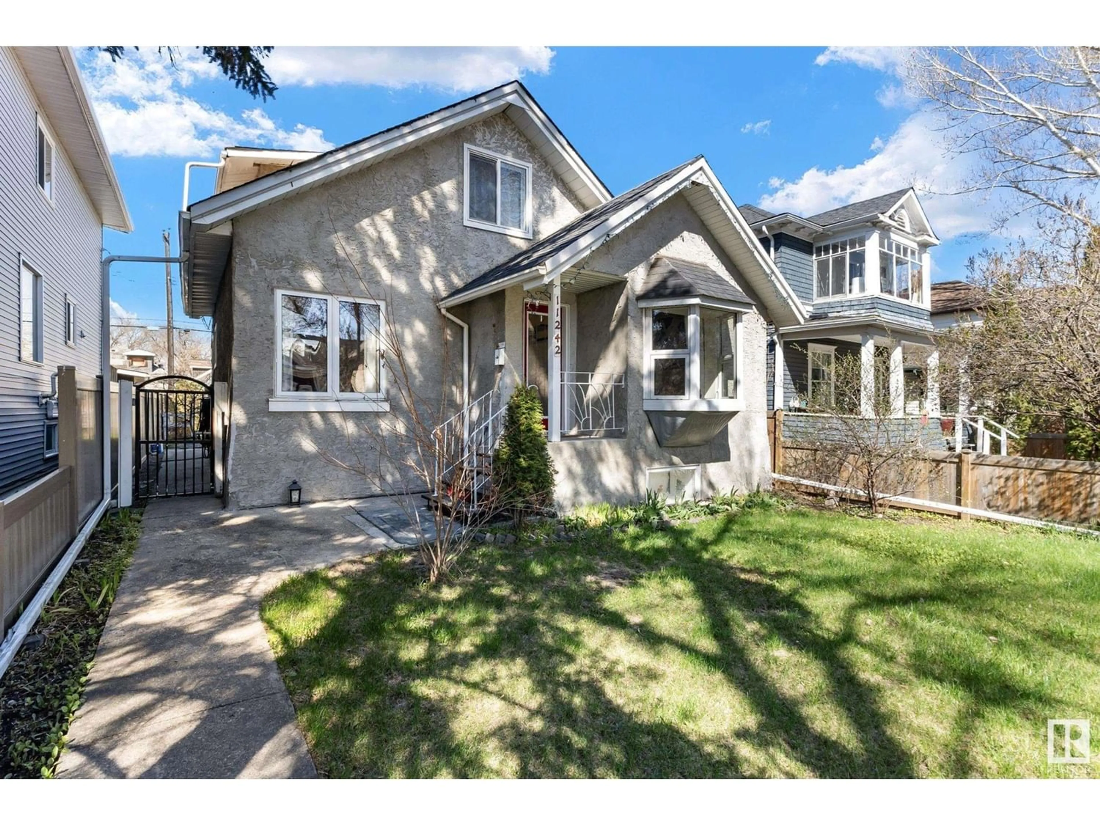 Frontside or backside of a home for 11242 95A ST NW, Edmonton Alberta T5G1N8