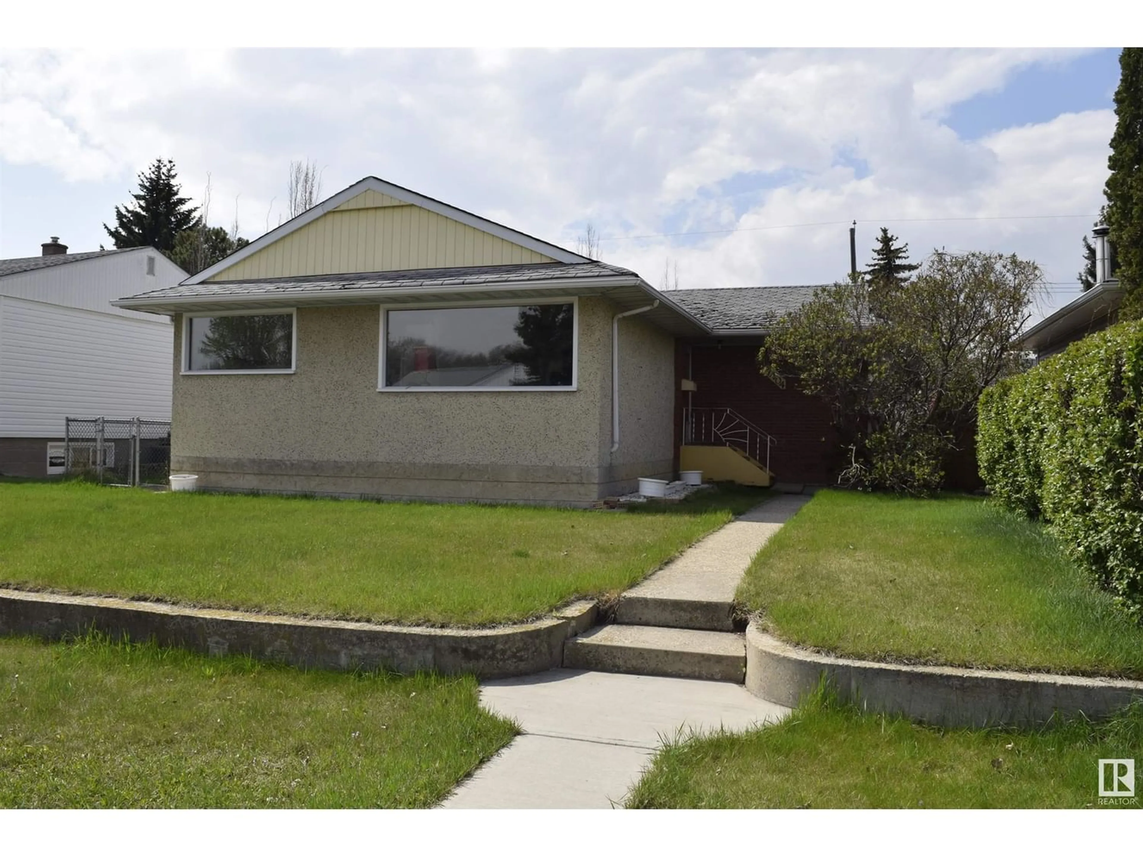 Frontside or backside of a home for 7404 82 ST NW, Edmonton Alberta T6C2X1