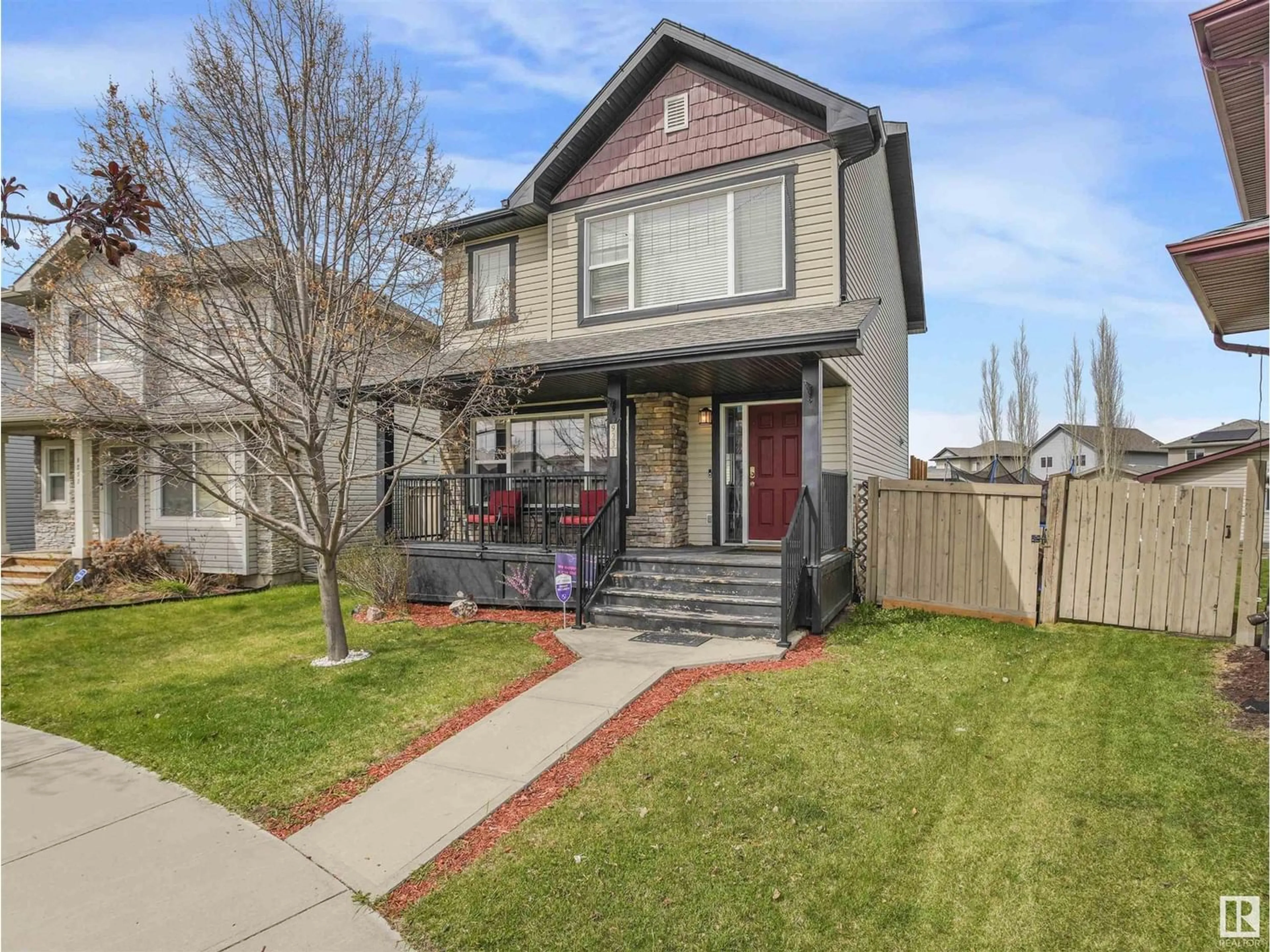 Frontside or backside of a home for 9231 SCOTT LN NW, Edmonton Alberta T6R0E6