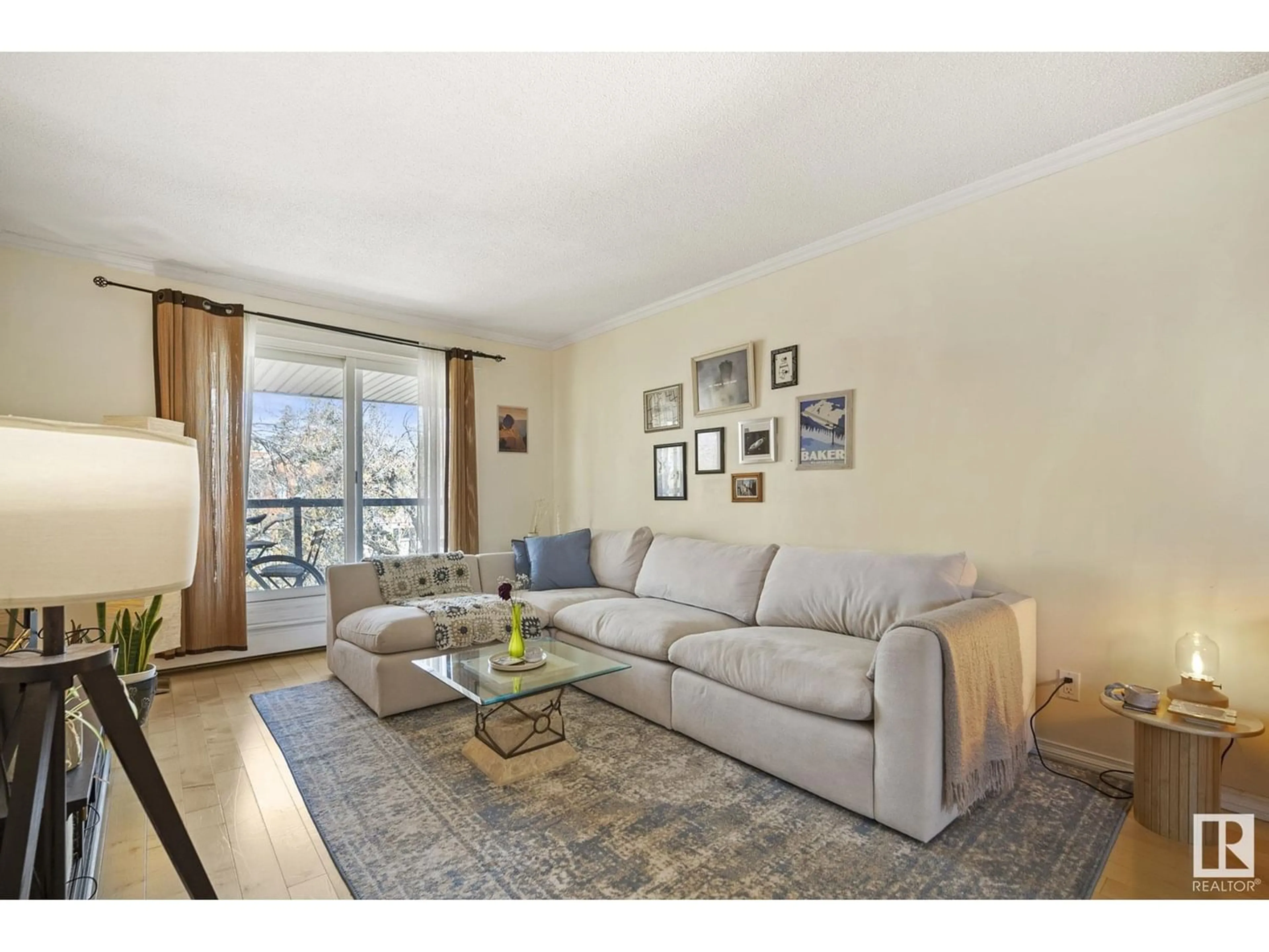 Living room for #405 10547 83 AV NW, Edmonton Alberta T6E2E1