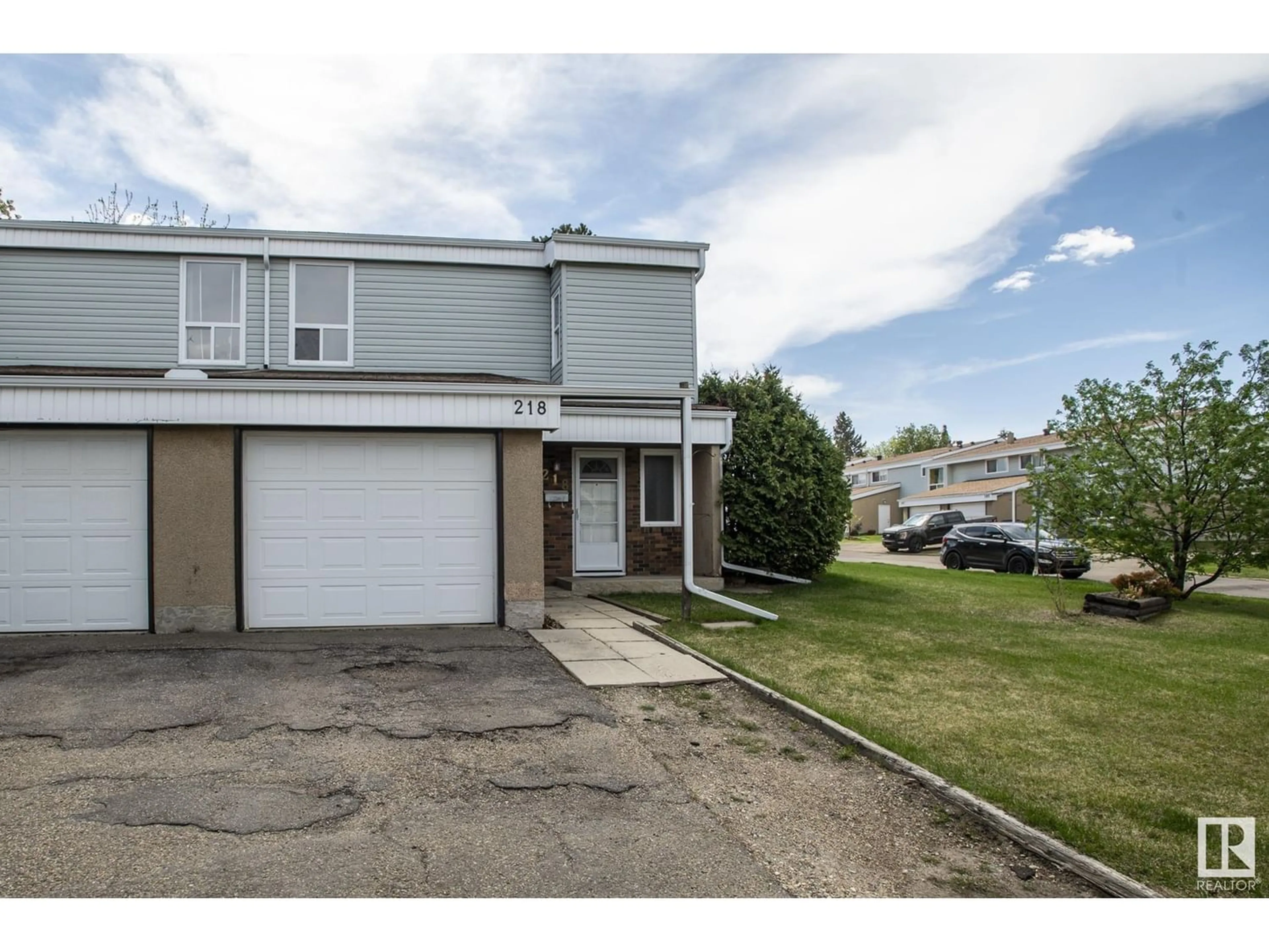 A pic from exterior of the house or condo for 218 GRANDIN VG, St. Albert Alberta T8N2J3