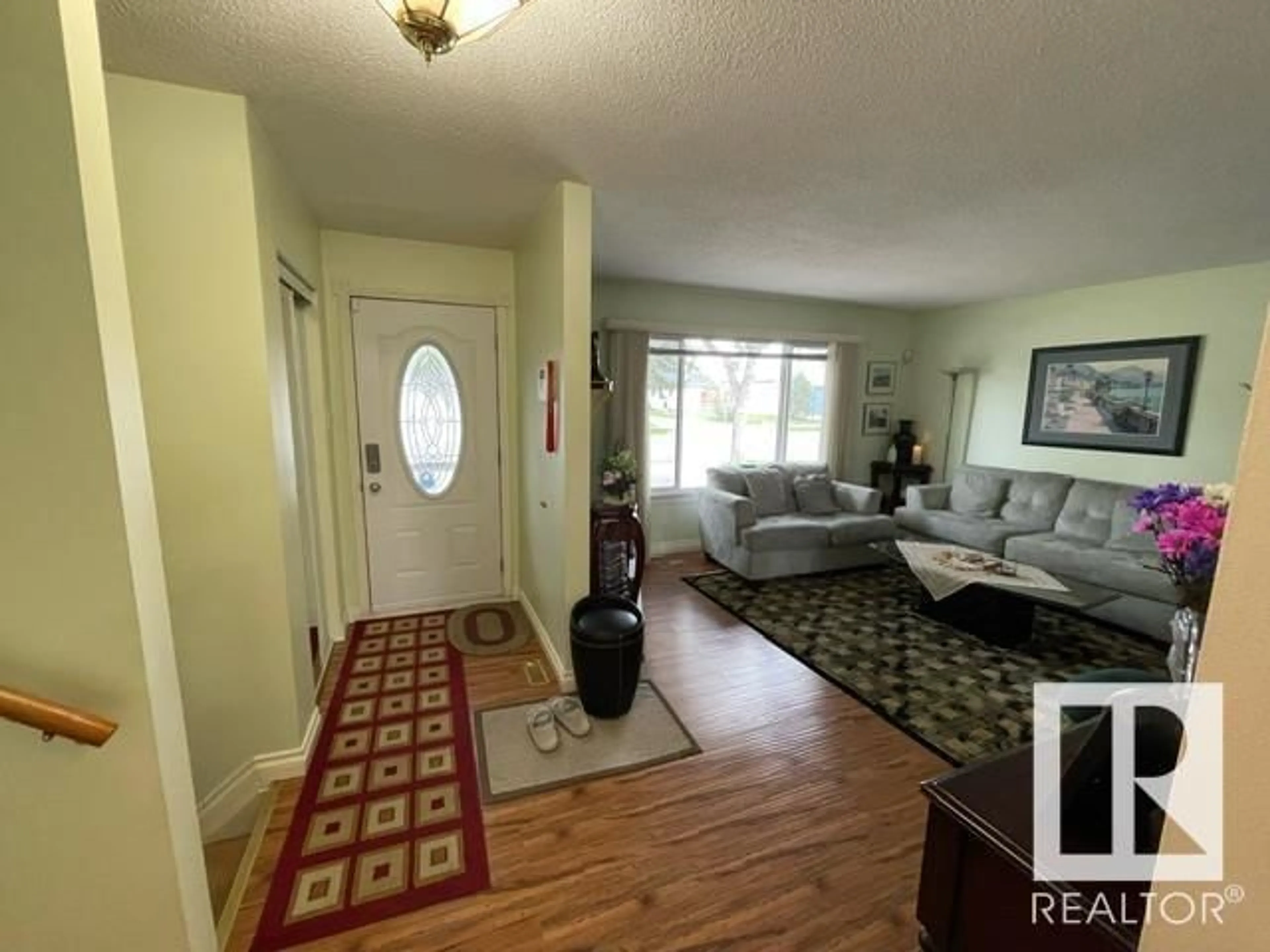 A pic of a room, wood floors for 14617 106 AV NW, Edmonton Alberta T5N1B7