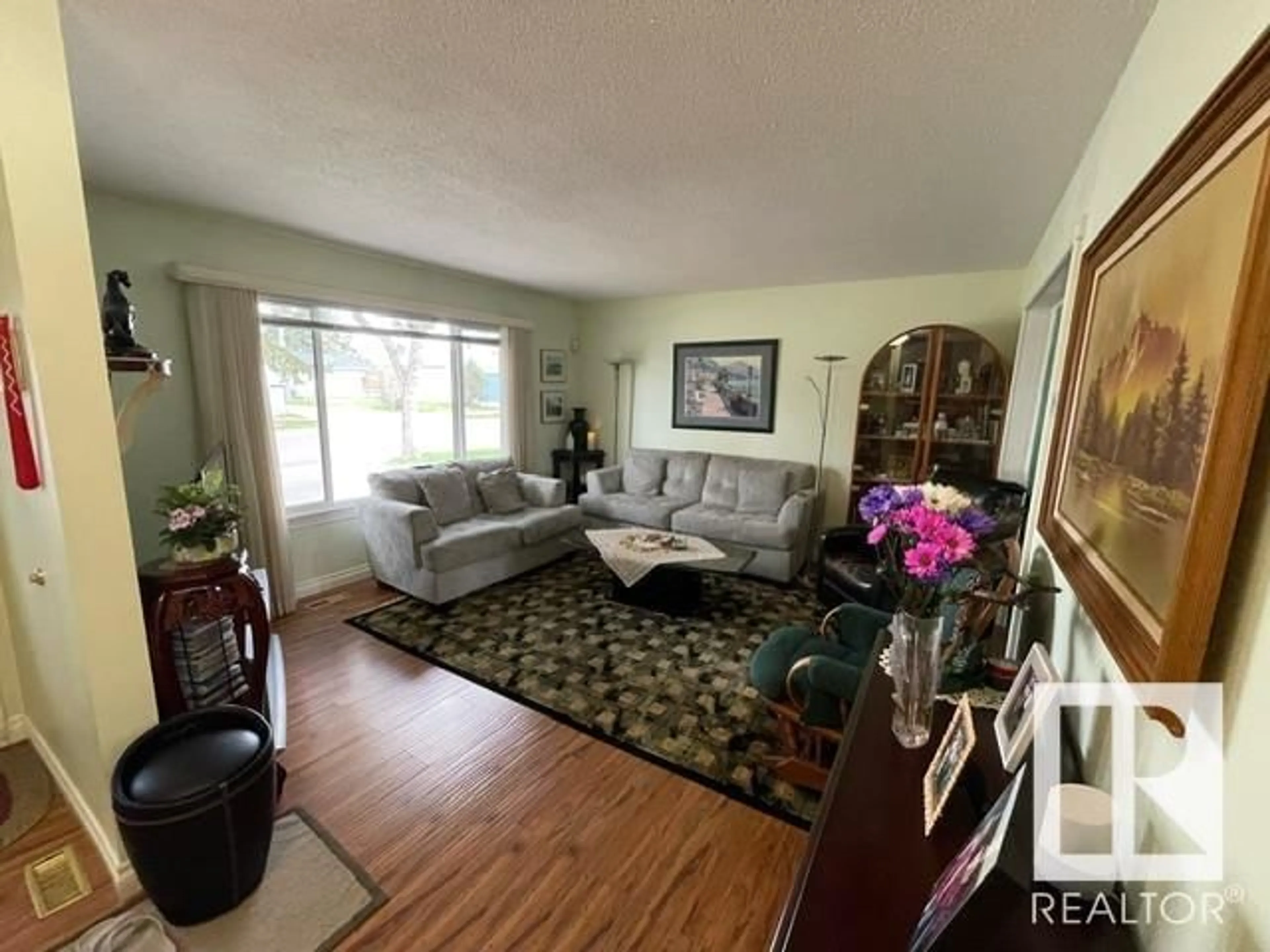 Living room, wood floors for 14617 106 AV NW, Edmonton Alberta T5N1B7