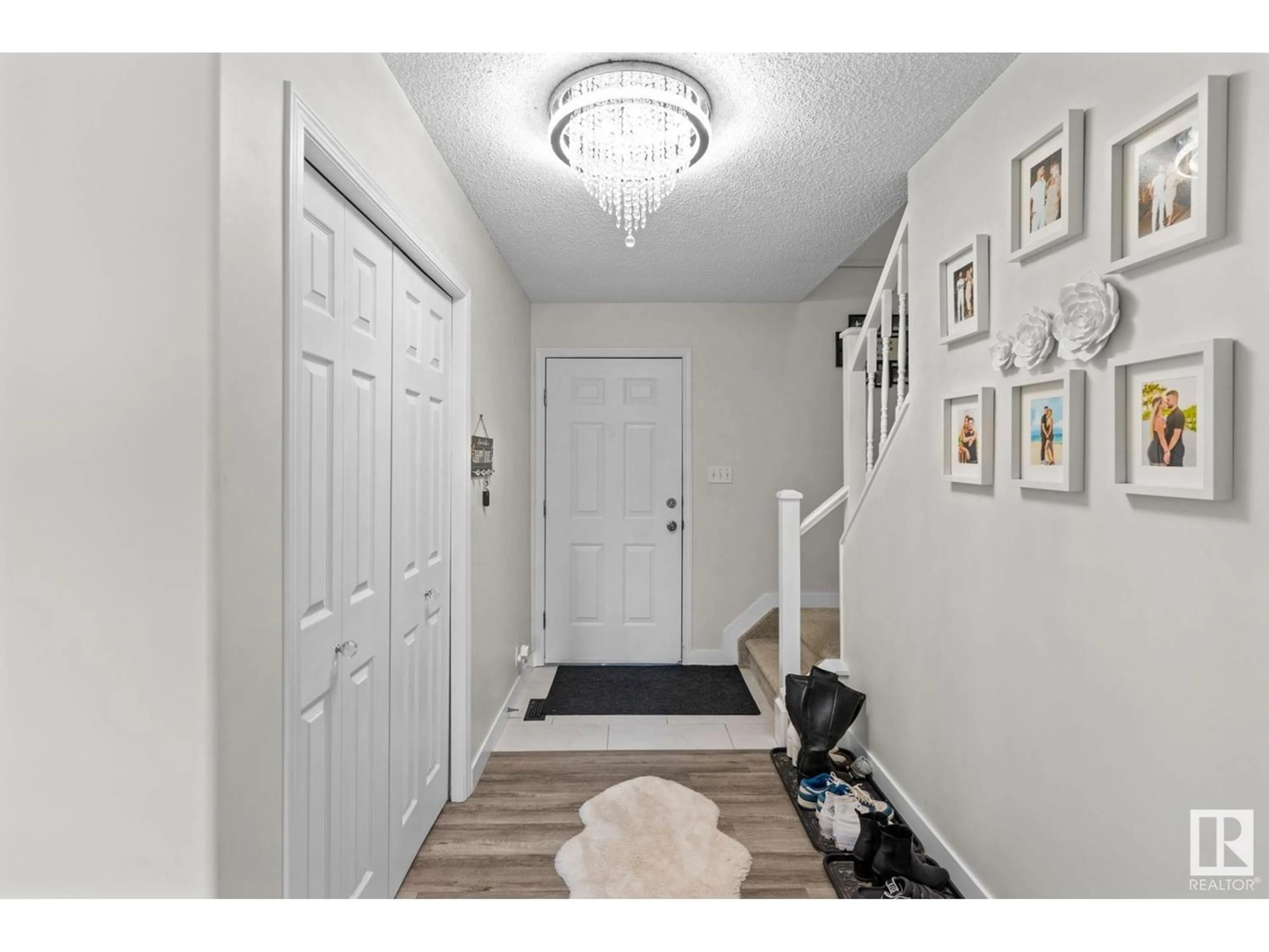 Indoor entryway for 15819 102 AV NW, Edmonton Alberta T5P4P7