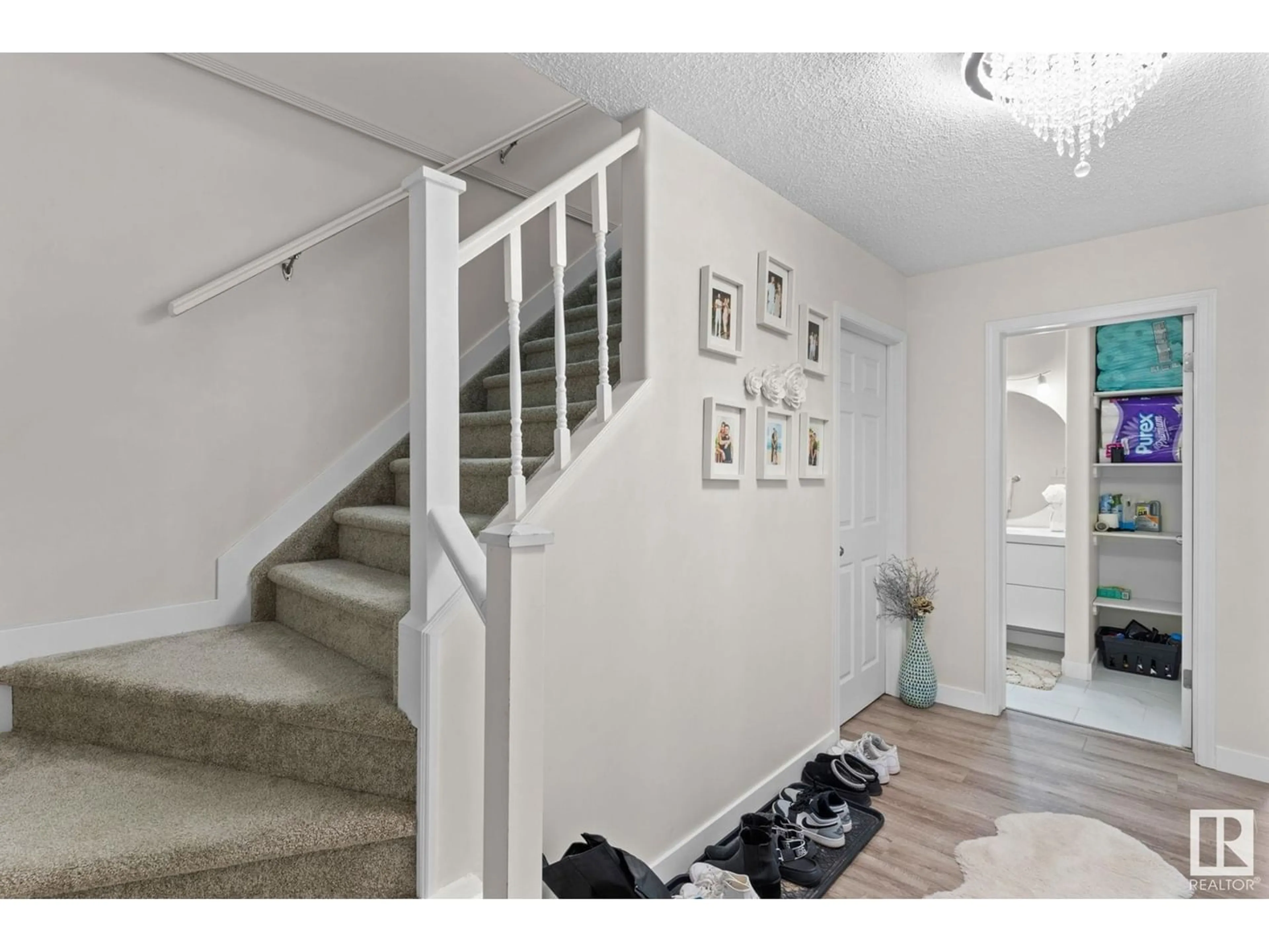 Indoor entryway for 15819 102 AV NW, Edmonton Alberta T5P4P7