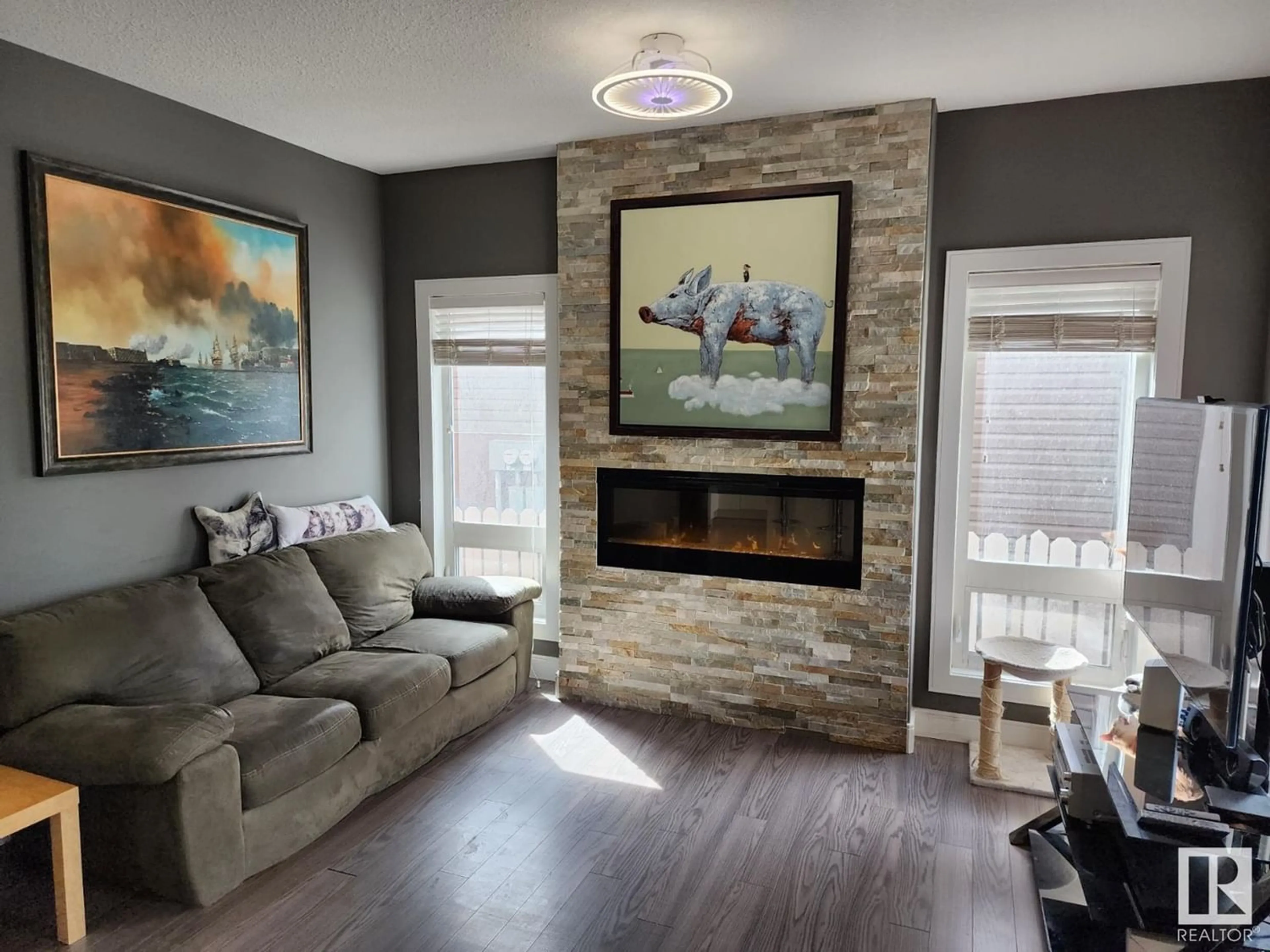 Living room for 13013 132 AV NW, Edmonton Alberta T5L3R2
