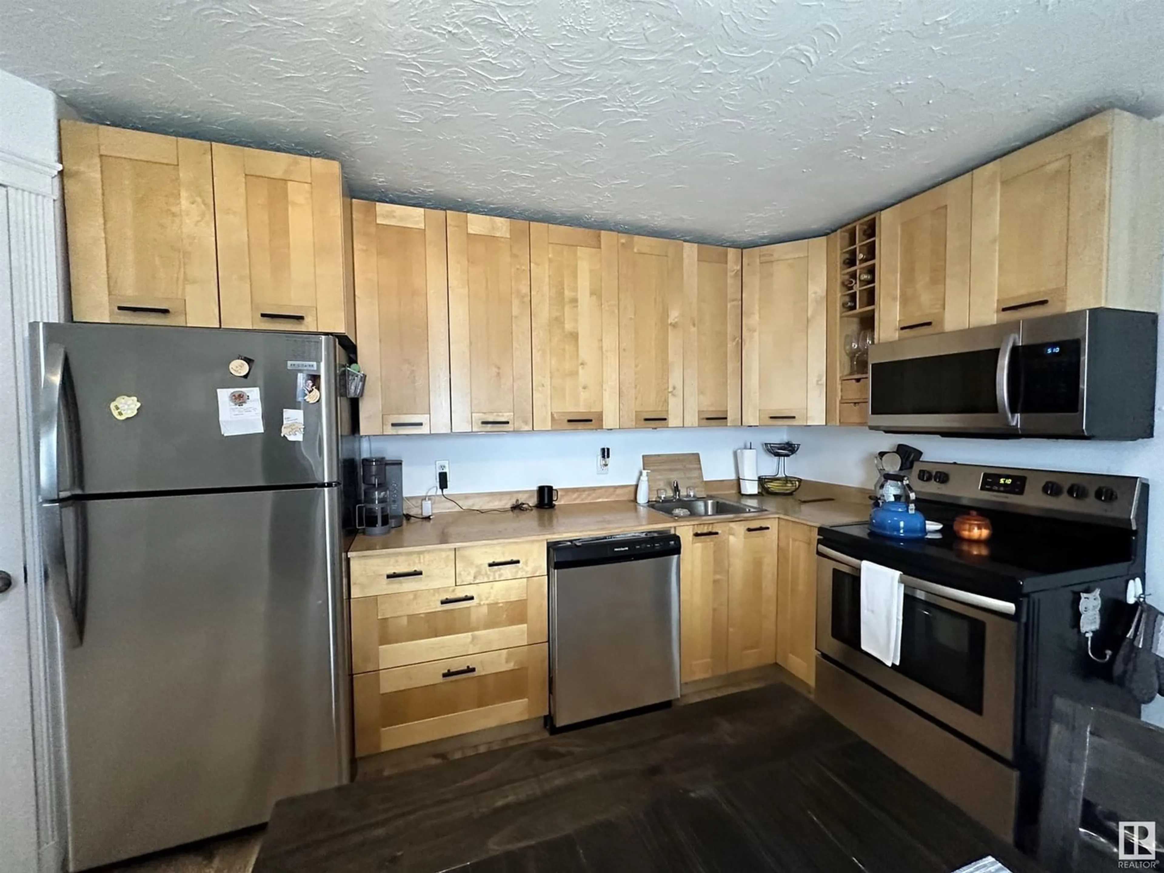 Standard kitchen for 9735 107 ST, Westlock Alberta T7P1R8