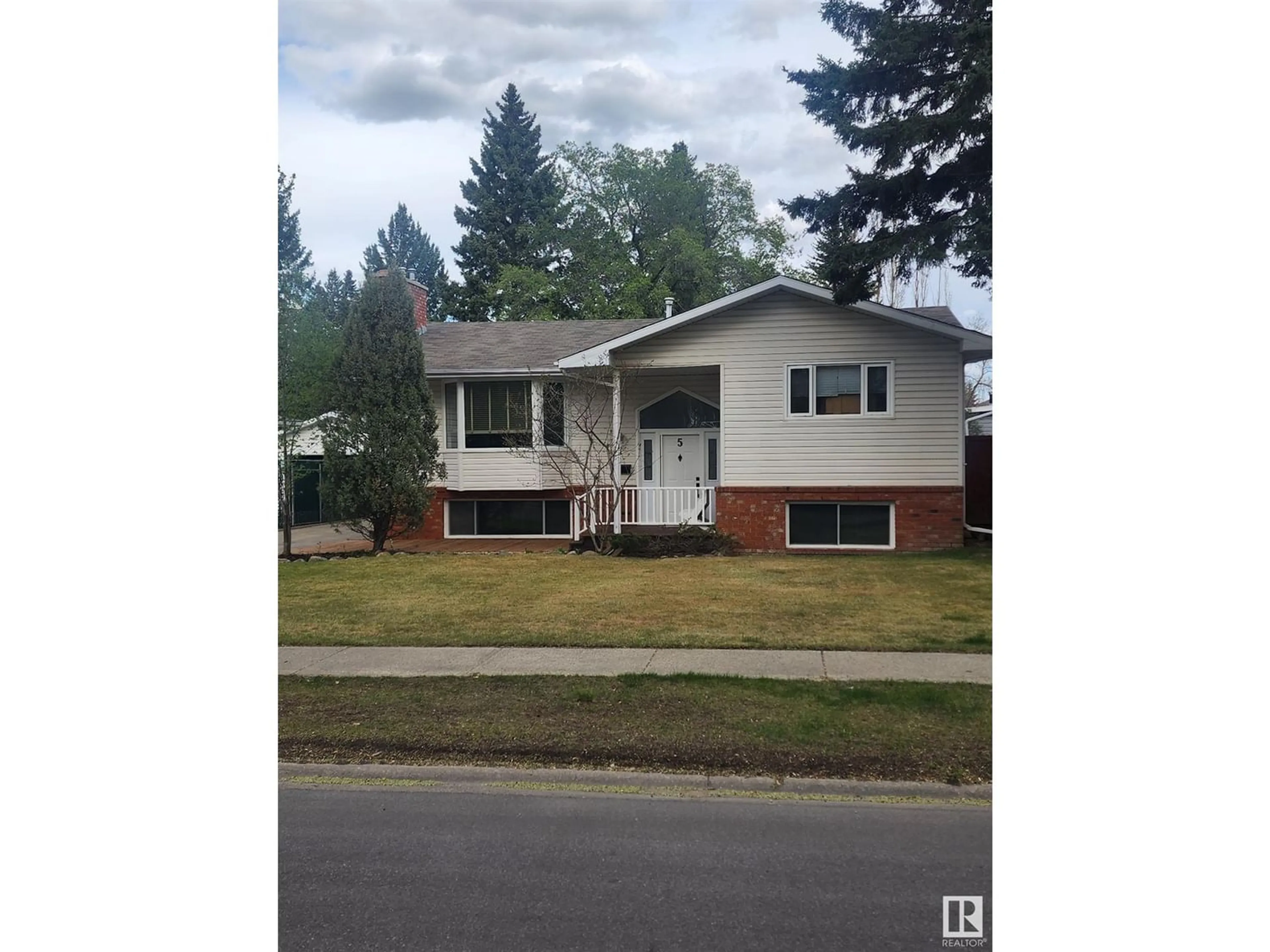 Frontside or backside of a home for 5 GREENBRIER CR, St. Albert Alberta T8N1A2