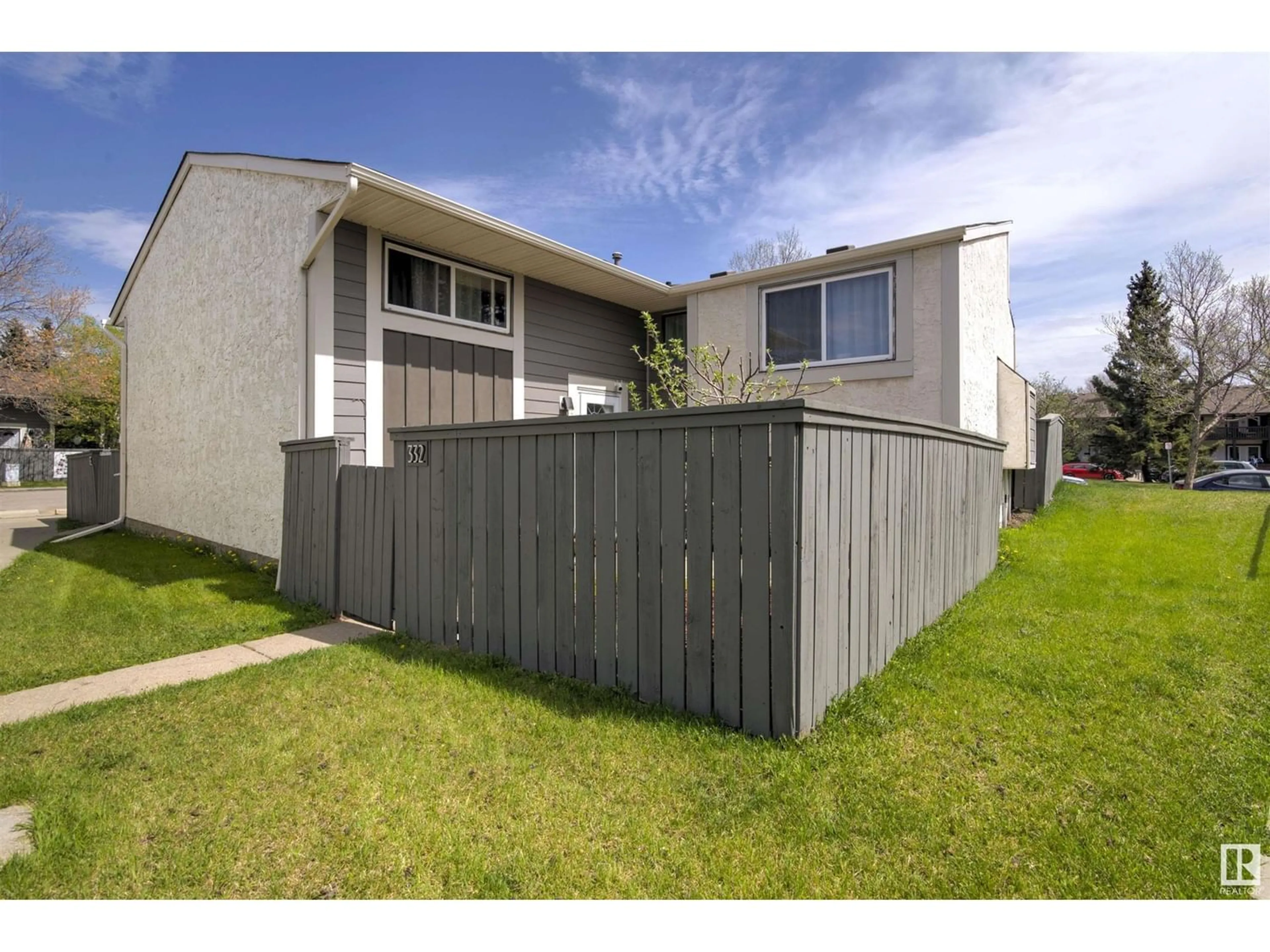 Fenced yard for 332 WILLOW CO NW, Edmonton Alberta T5T2K7