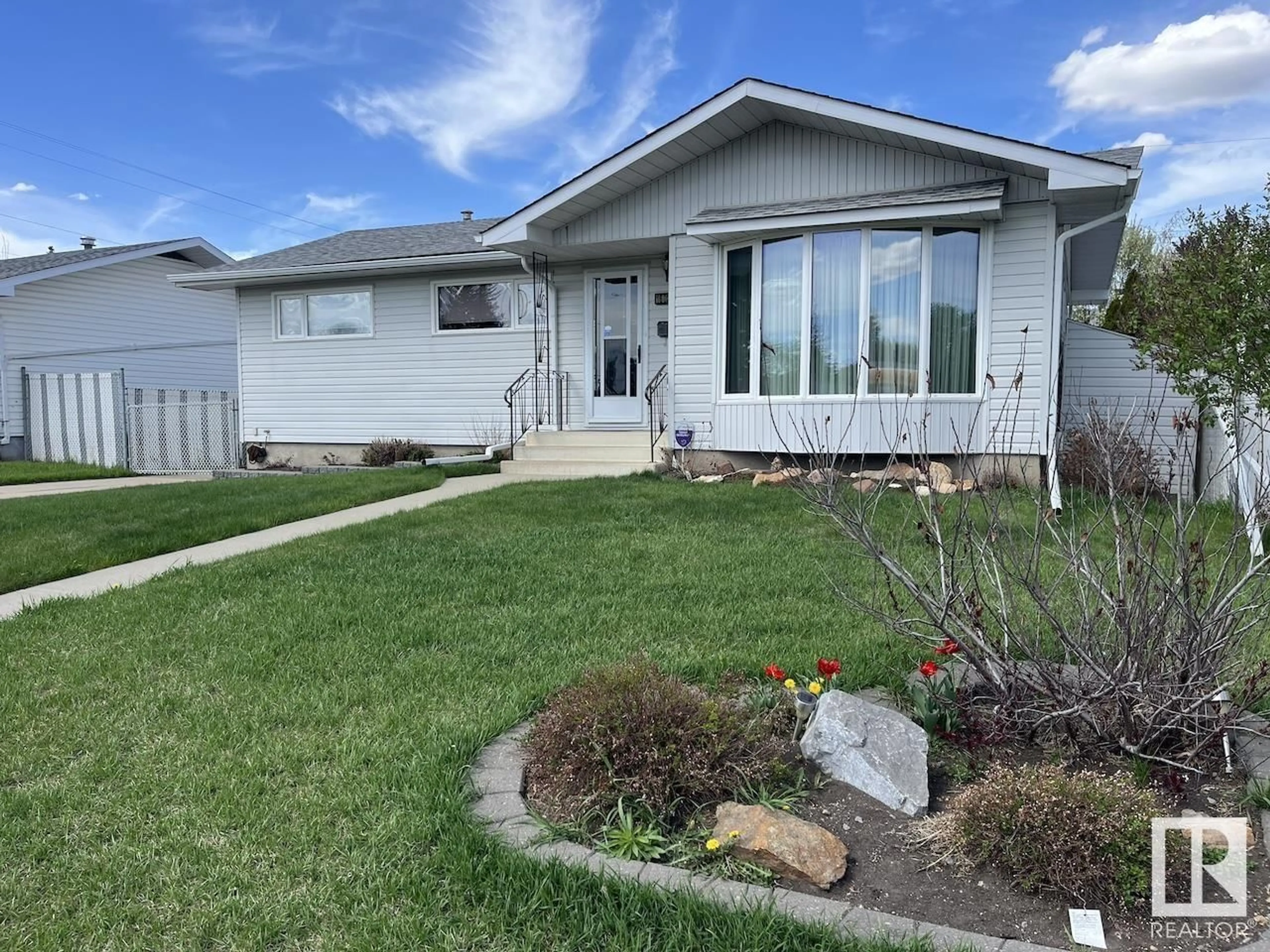 Frontside or backside of a home for 16026 95 AV NW, Edmonton Alberta T5P0A7