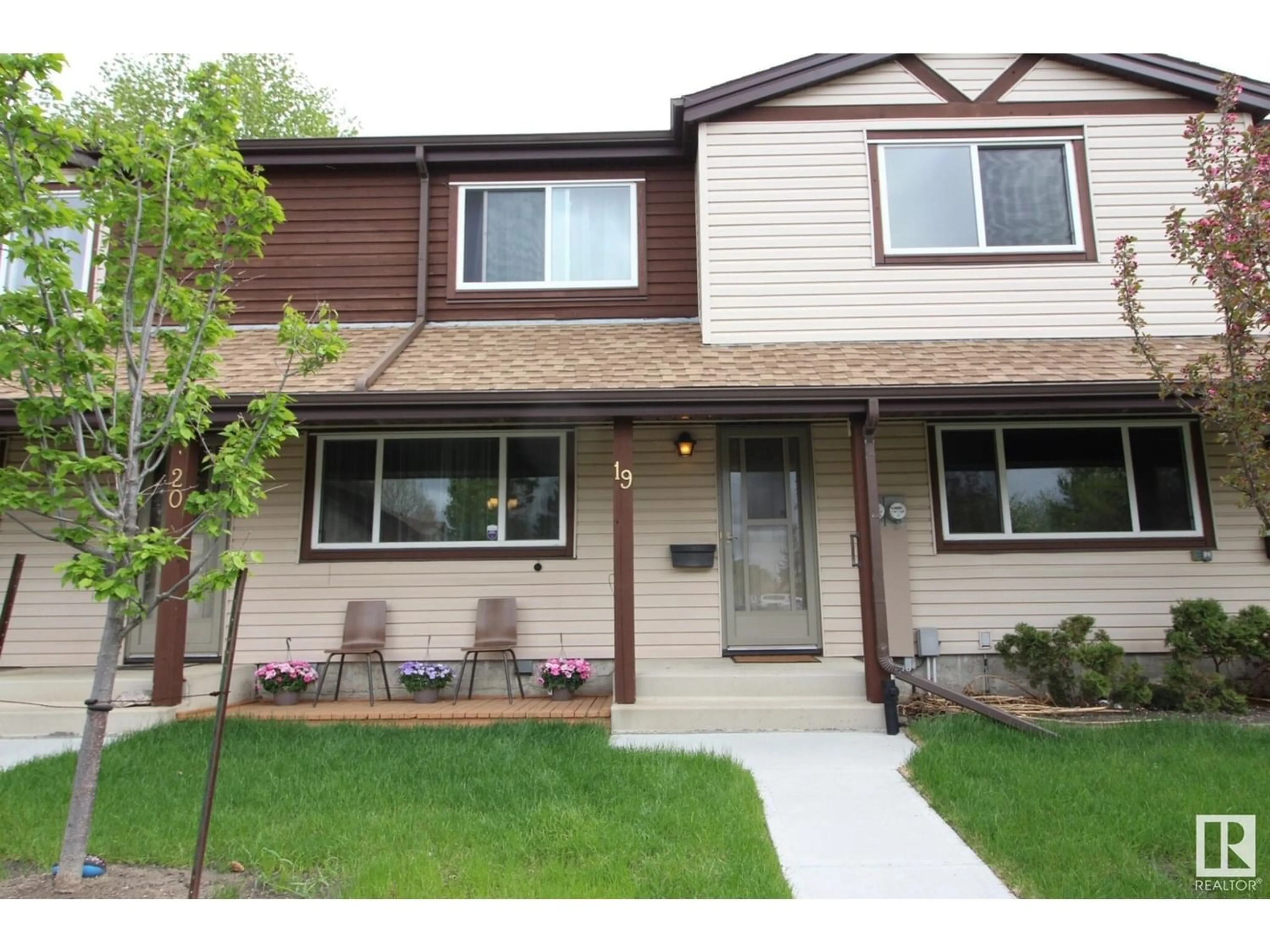 A pic from exterior of the house or condo for #19 13833 30 ST NW, Edmonton Alberta T5Y2B2