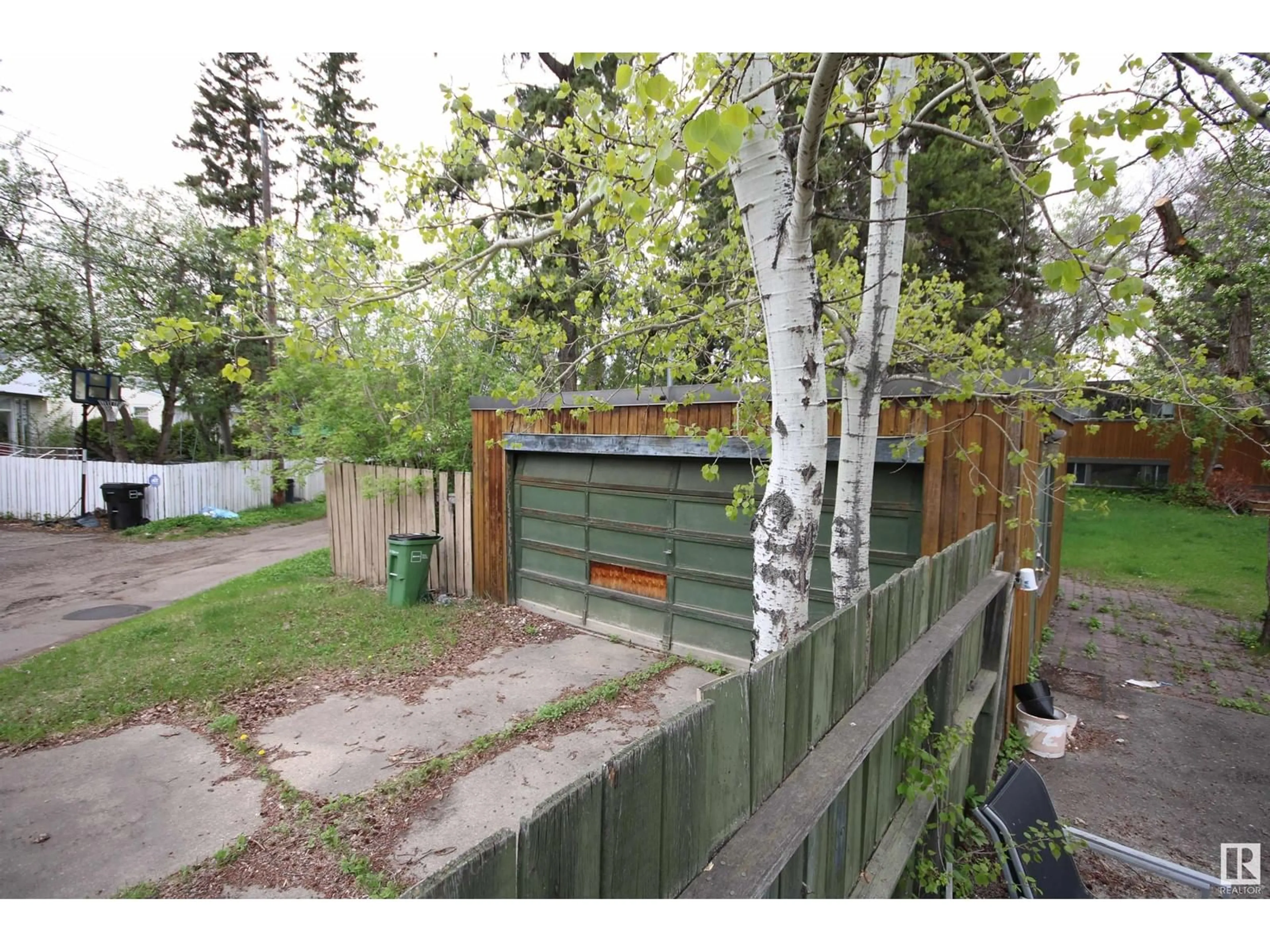 Fenced yard for 11627 79 AV NW, Edmonton Alberta T6G0P8