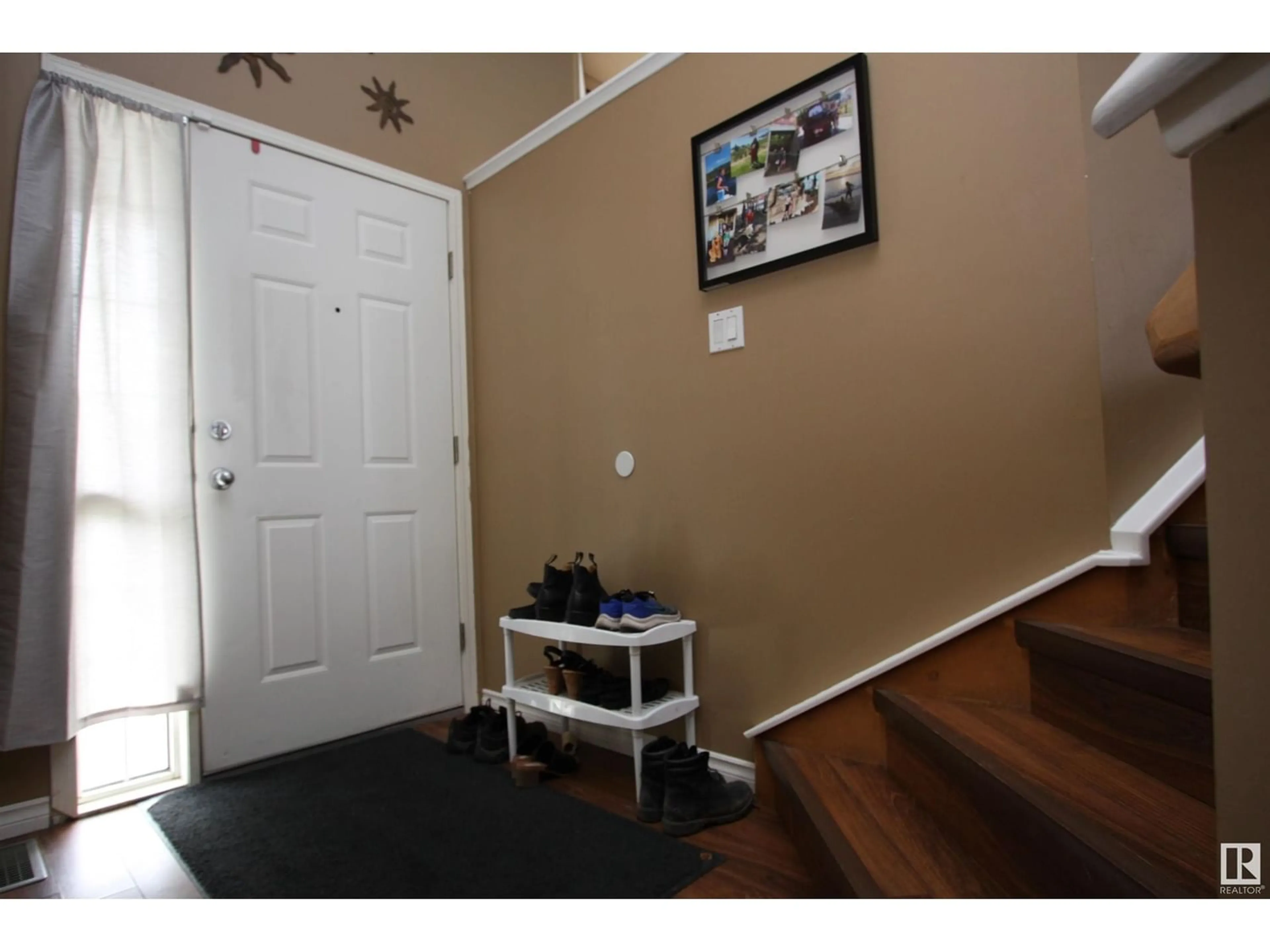 Indoor entryway for 5816 162 AV NW, Edmonton Alberta T5Y2S8