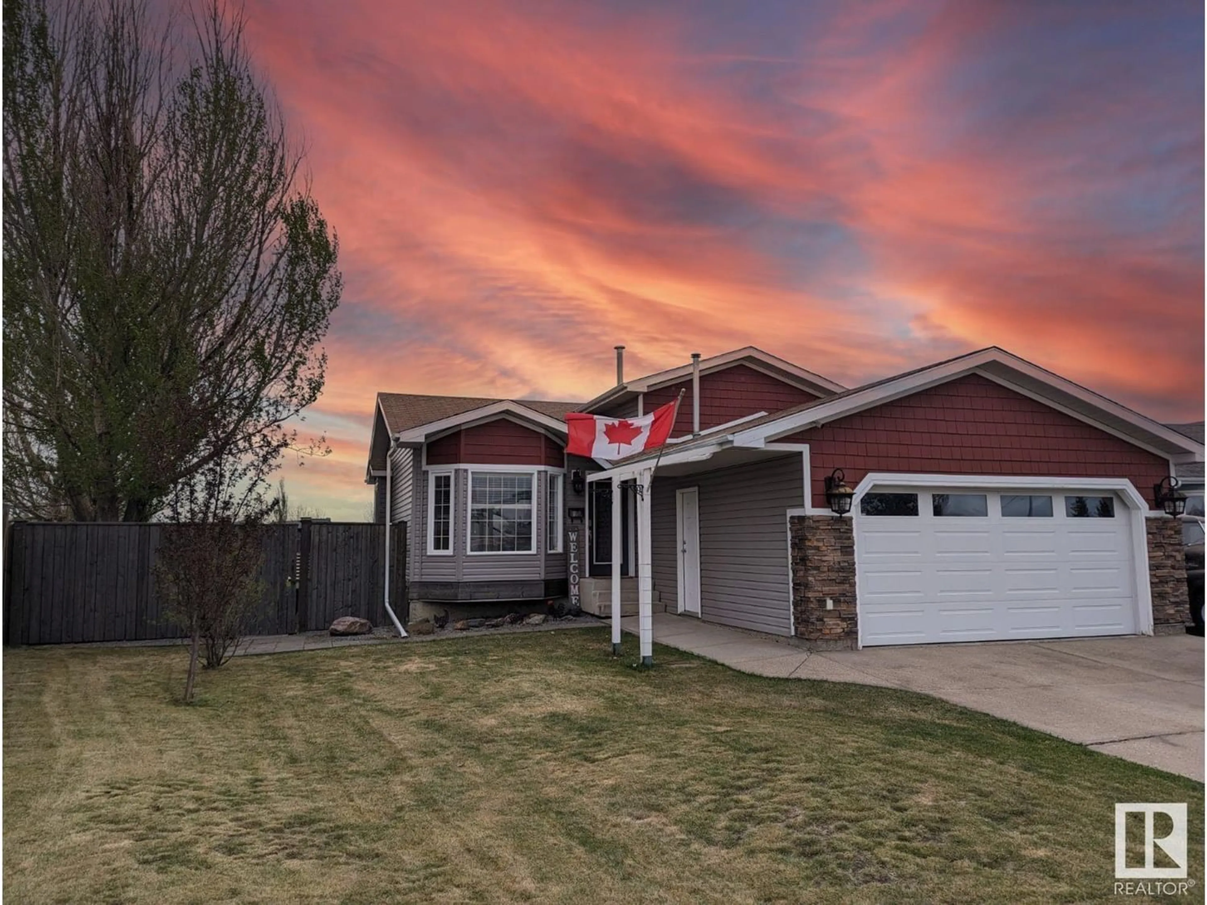 Frontside or backside of a home for 8805 102 Ave, Morinville Alberta T8R1B7