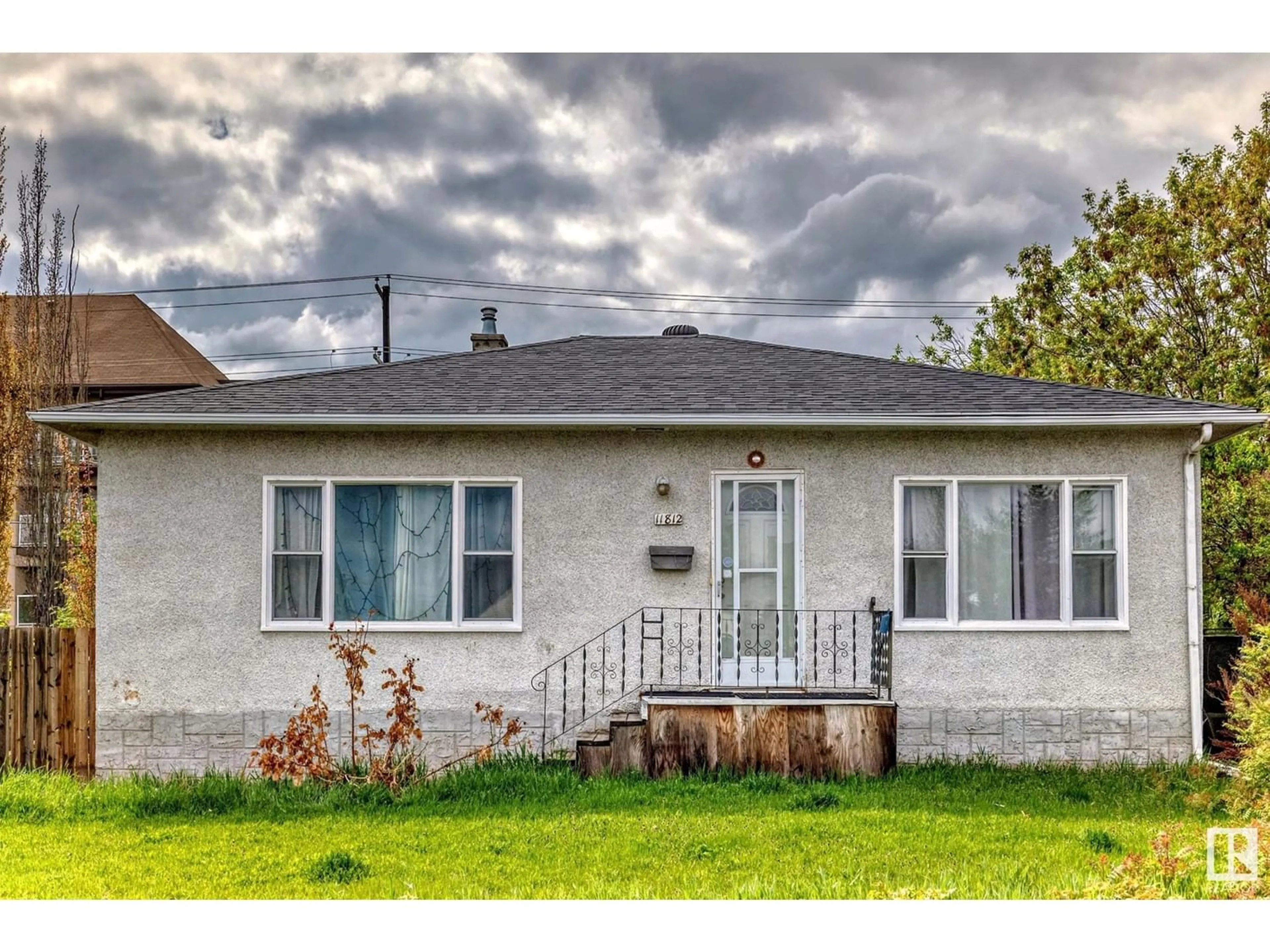 Frontside or backside of a home for 11812 127 ST NW, Edmonton Alberta T5L0Z1