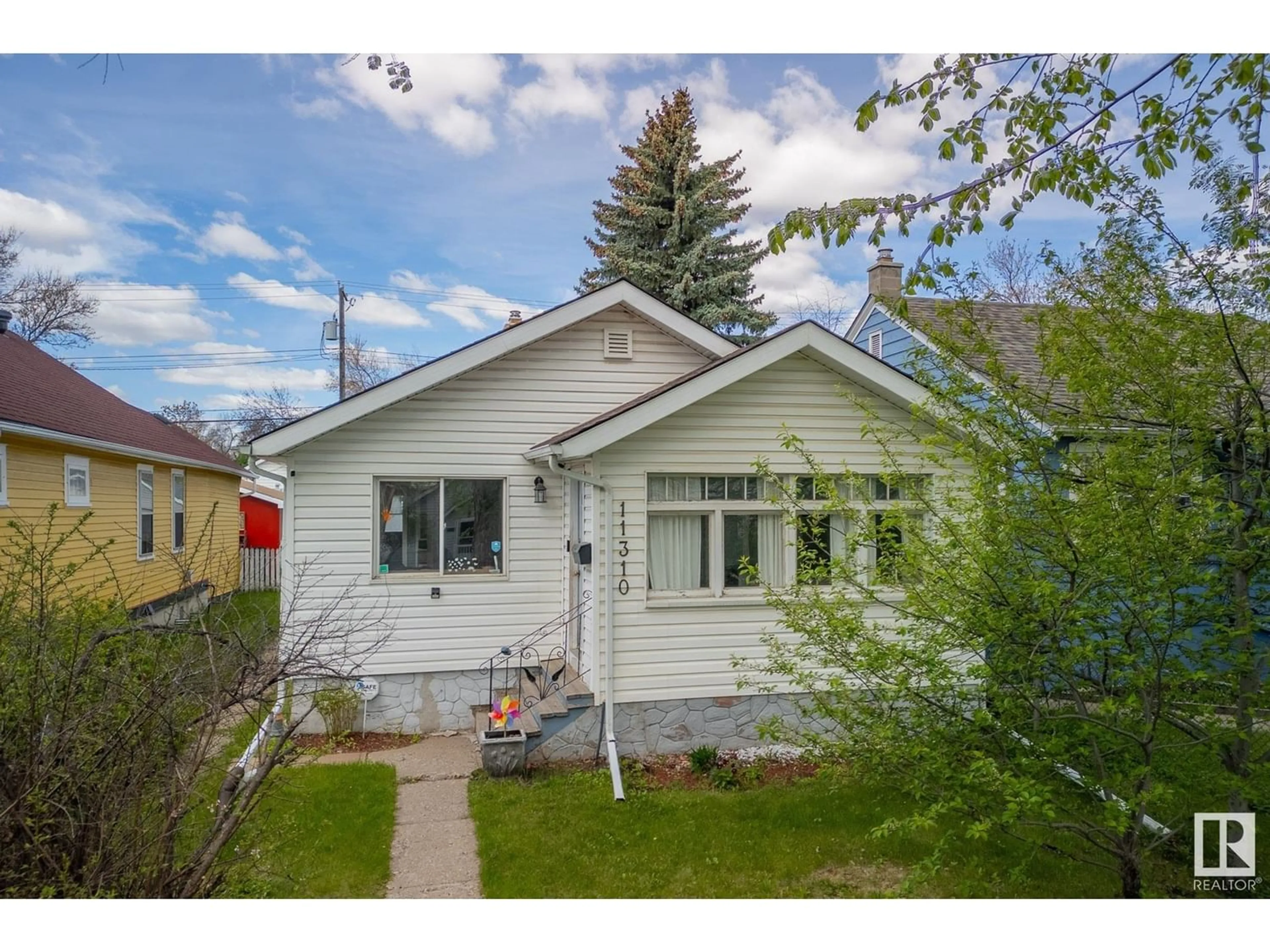 Frontside or backside of a home for 11310 96 ST NW, Edmonton Alberta T5G1T3