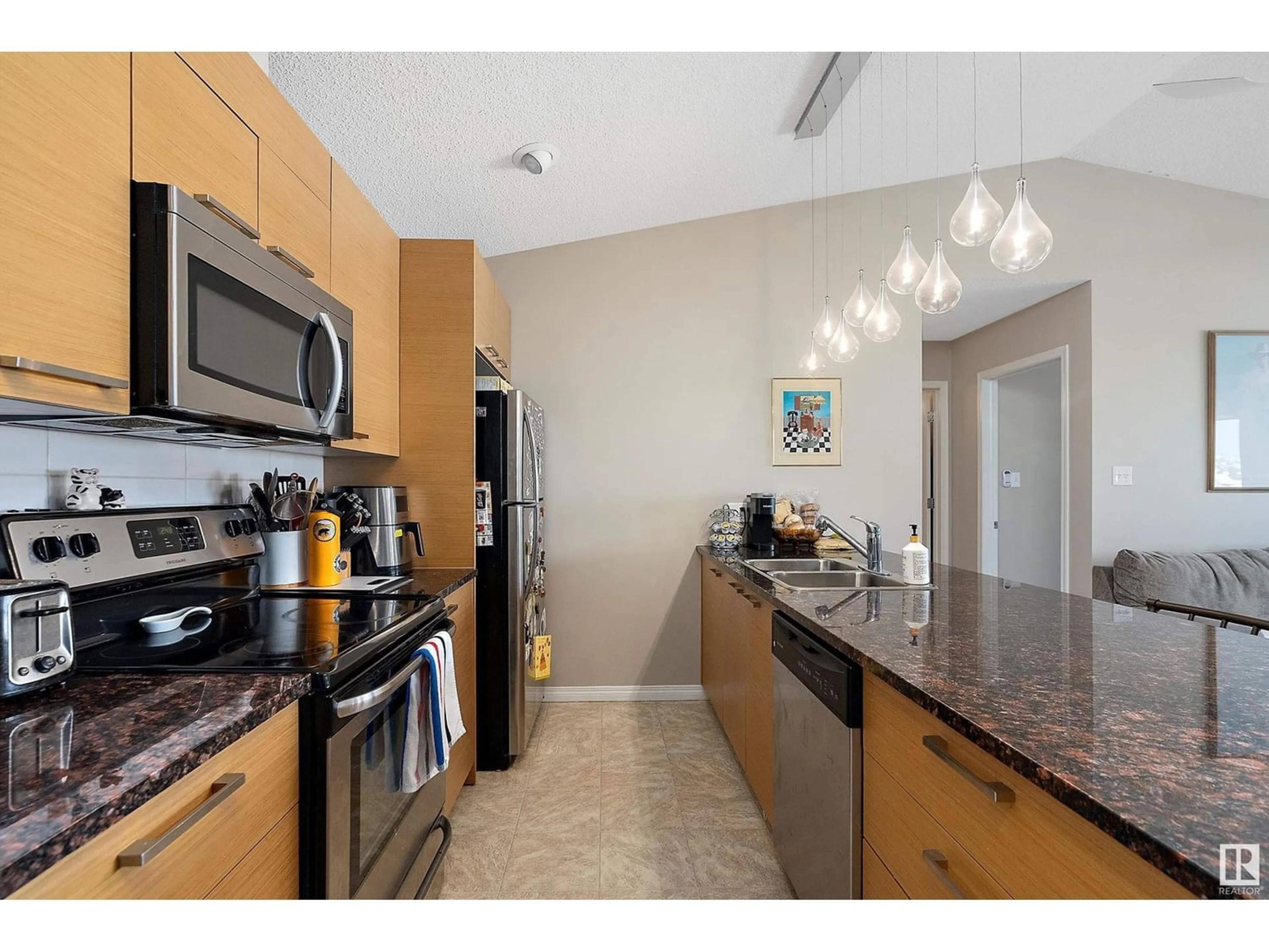 Standard kitchen for #3415 9351 SIMPSON DR NW, Edmonton Alberta T6R0N4