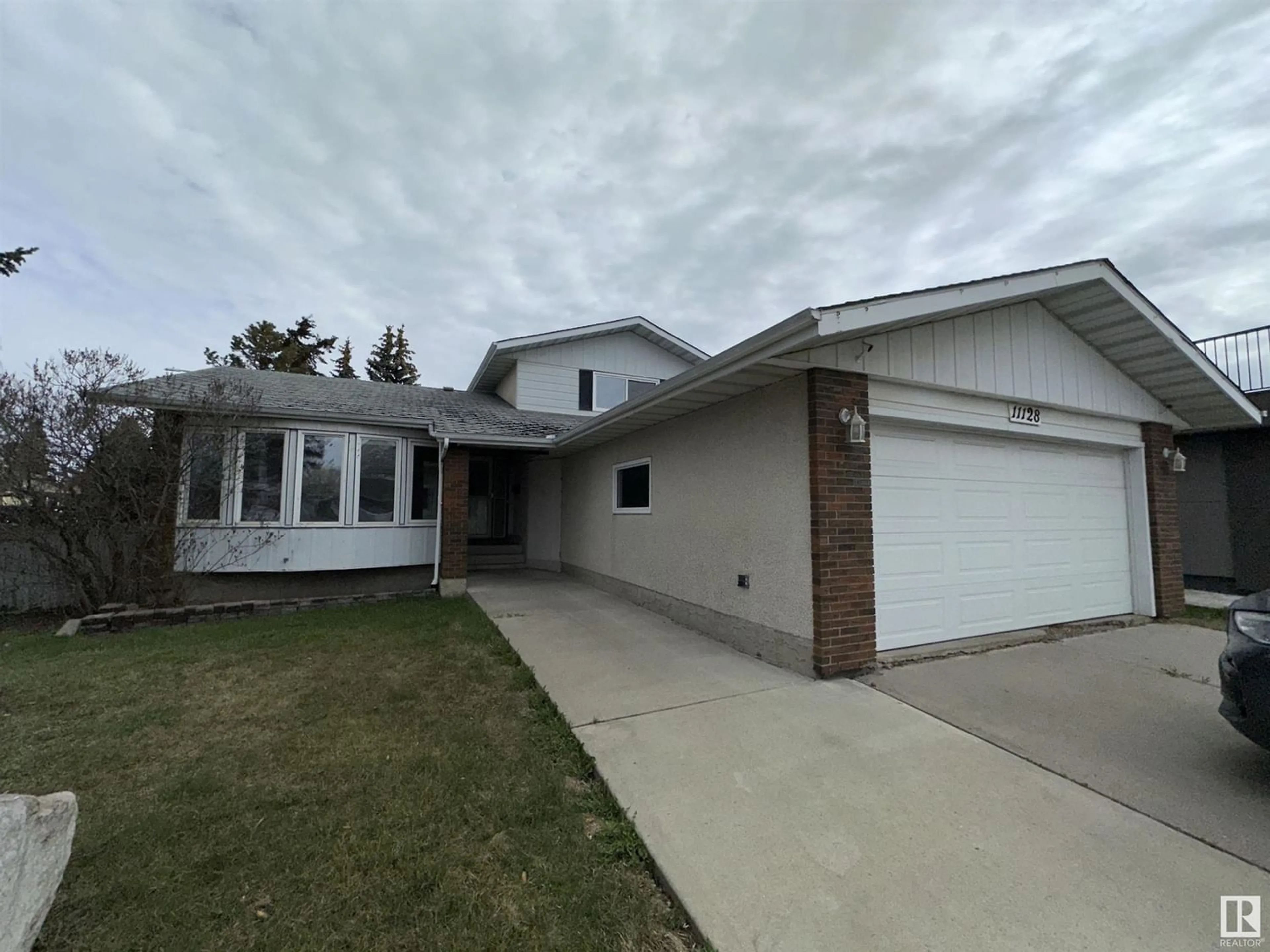 Frontside or backside of a home for 11128 BEAUMARIS RD NW, Edmonton Alberta T5X1Z6