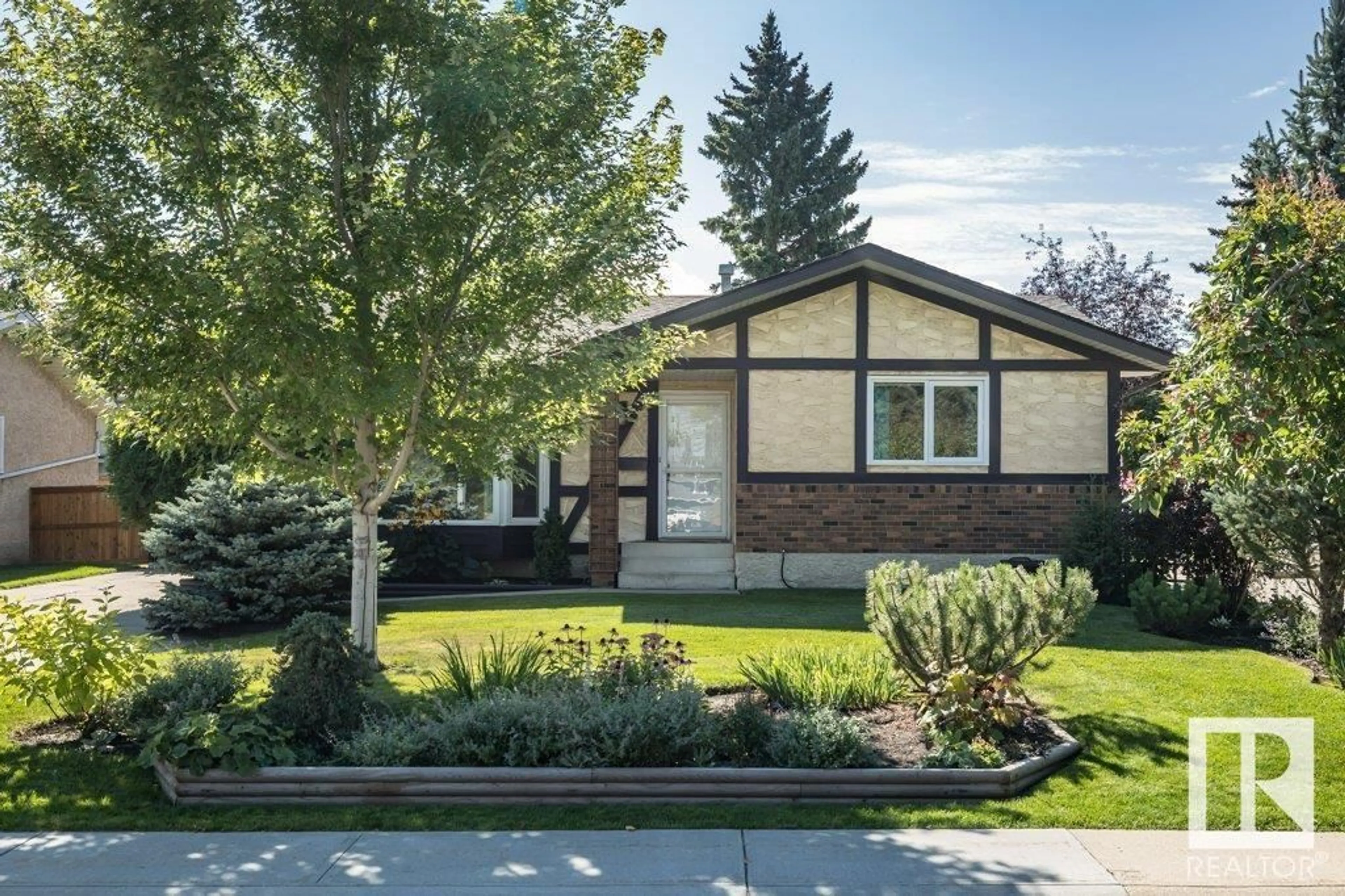 Frontside or backside of a home for 71 Malvern DR, Sherwood Park Alberta T8A3S5