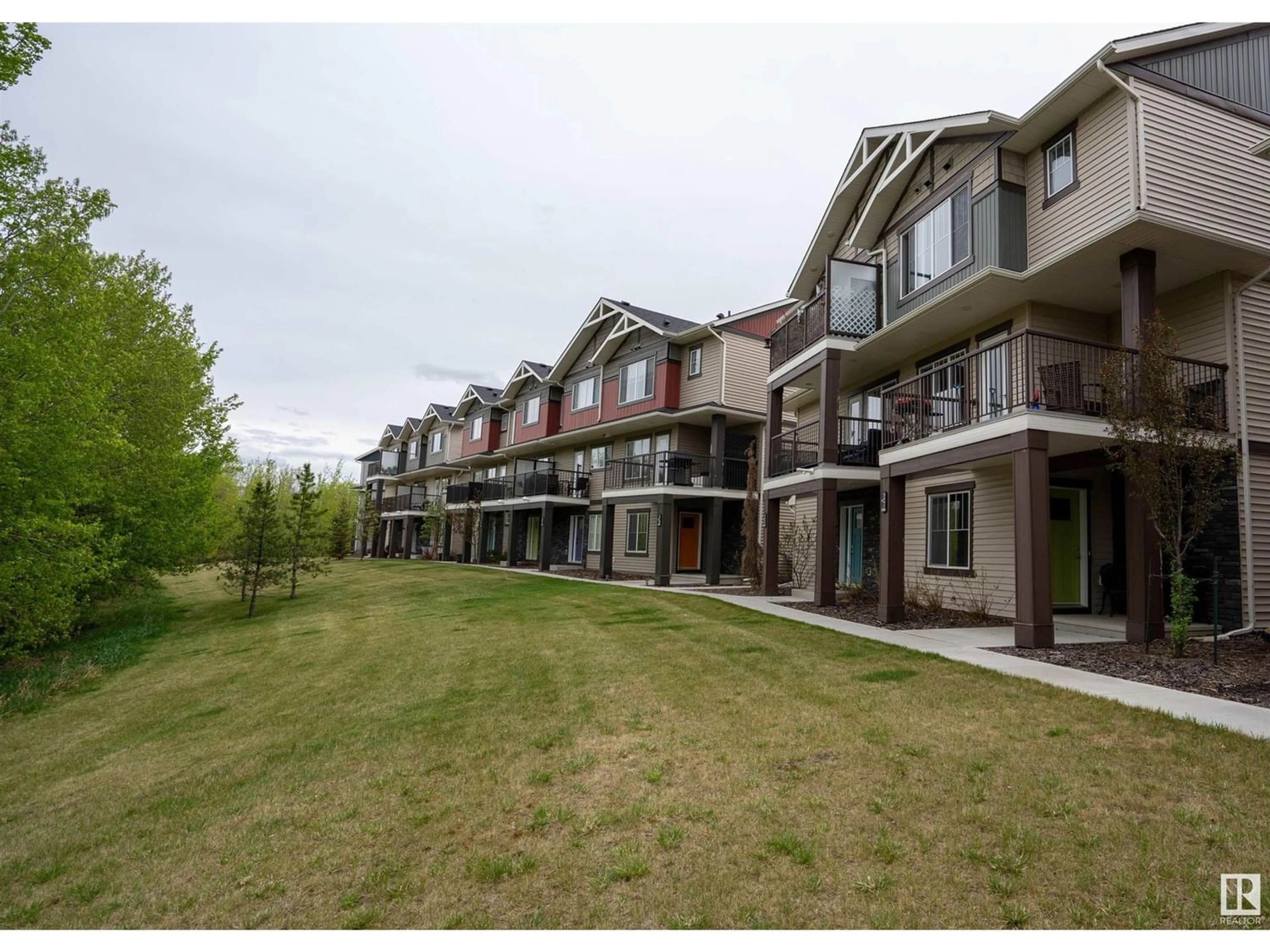 A pic from exterior of the house or condo for #27 50 MCLAUGHLIN DR, Spruce Grove Alberta T7X0K3