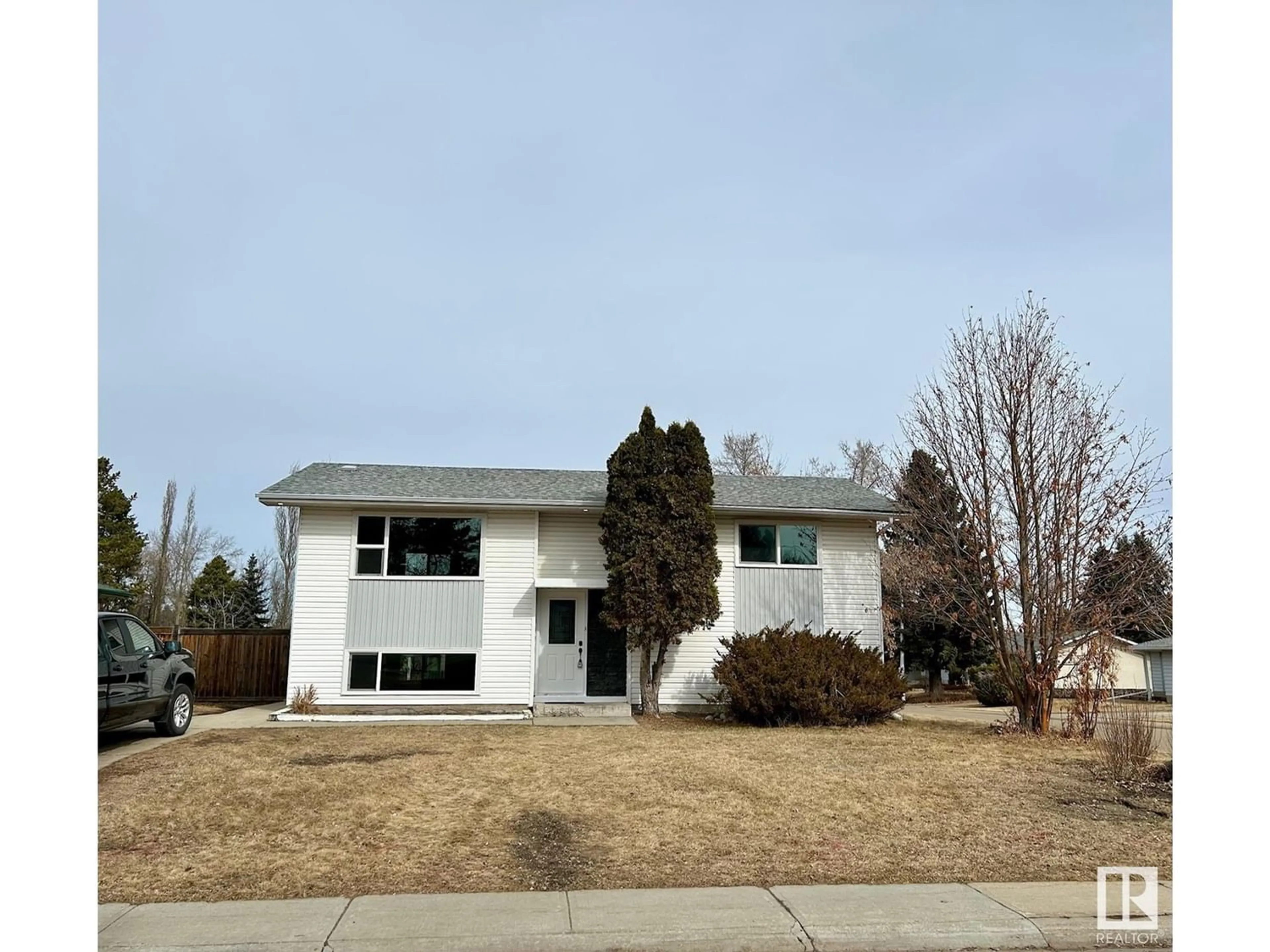 Frontside or backside of a home for 36 HUMMINGBIRD RD, Sherwood Park Alberta T8A0A2