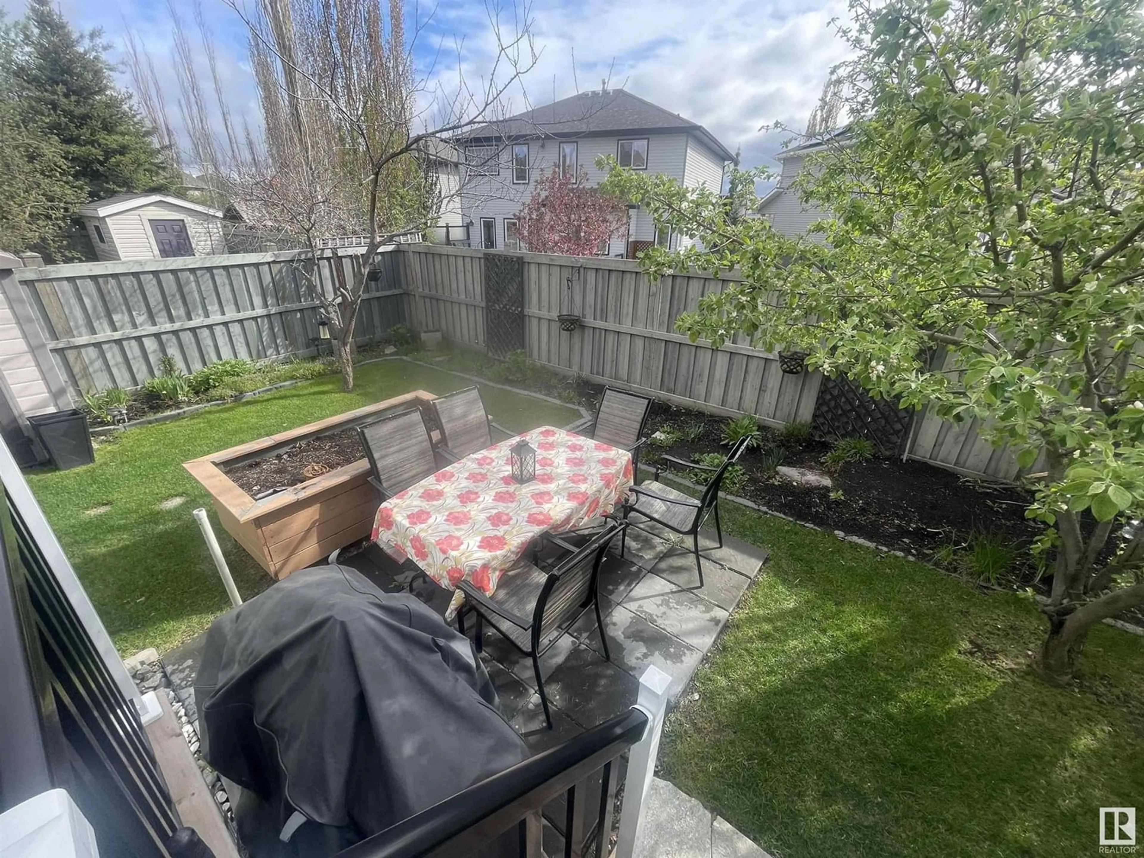 Fenced yard for 4807 209 ST NW, Edmonton Alberta T6M3A4