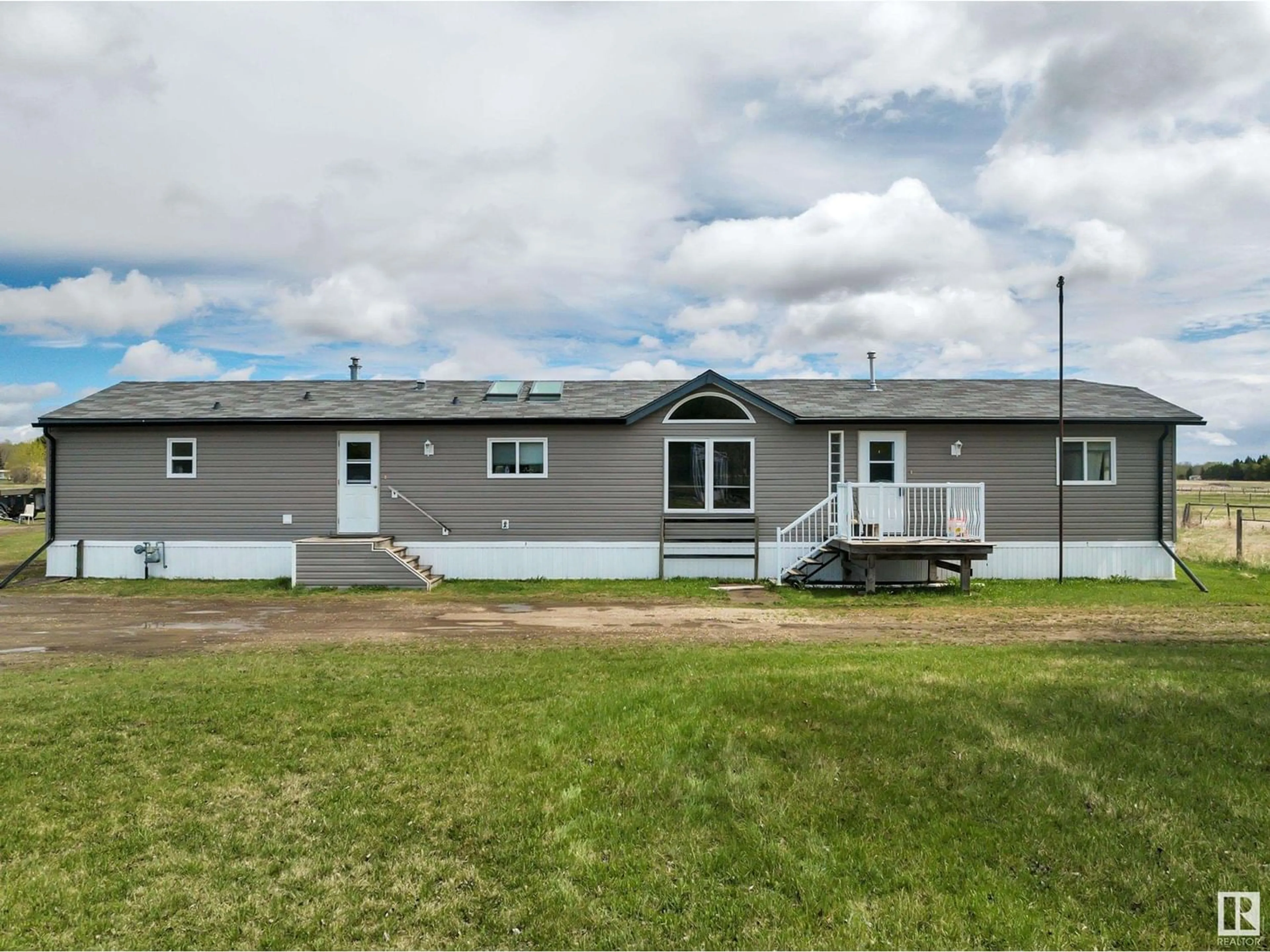 A pic from exterior of the house or condo for 473071 RGE RD 243 A, Rural Wetaskiwin County Alberta T0C1Z0