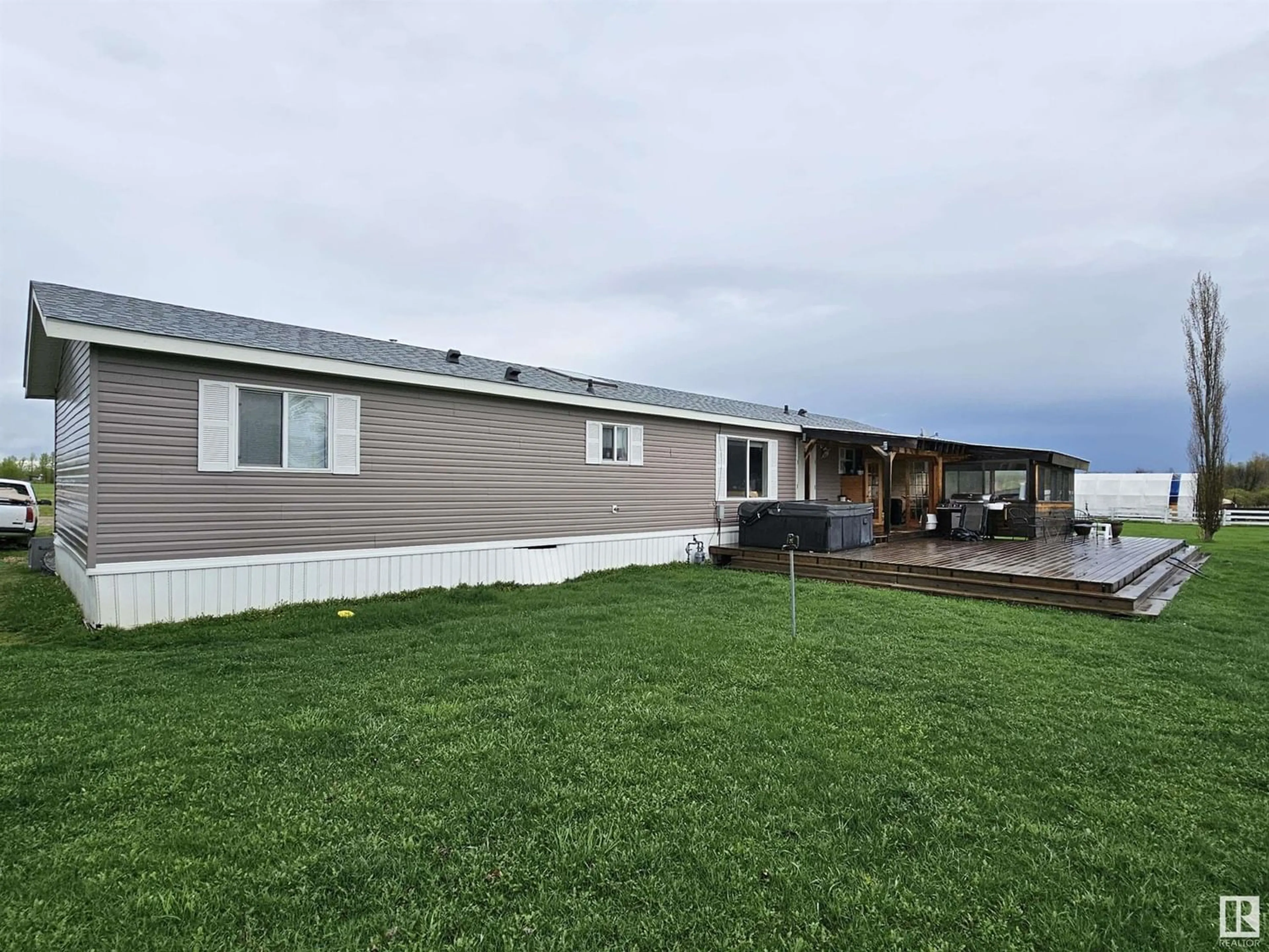 Home with vinyl exterior material for 48205 Hwy 22, Rural Brazeau County Alberta T0C0S0