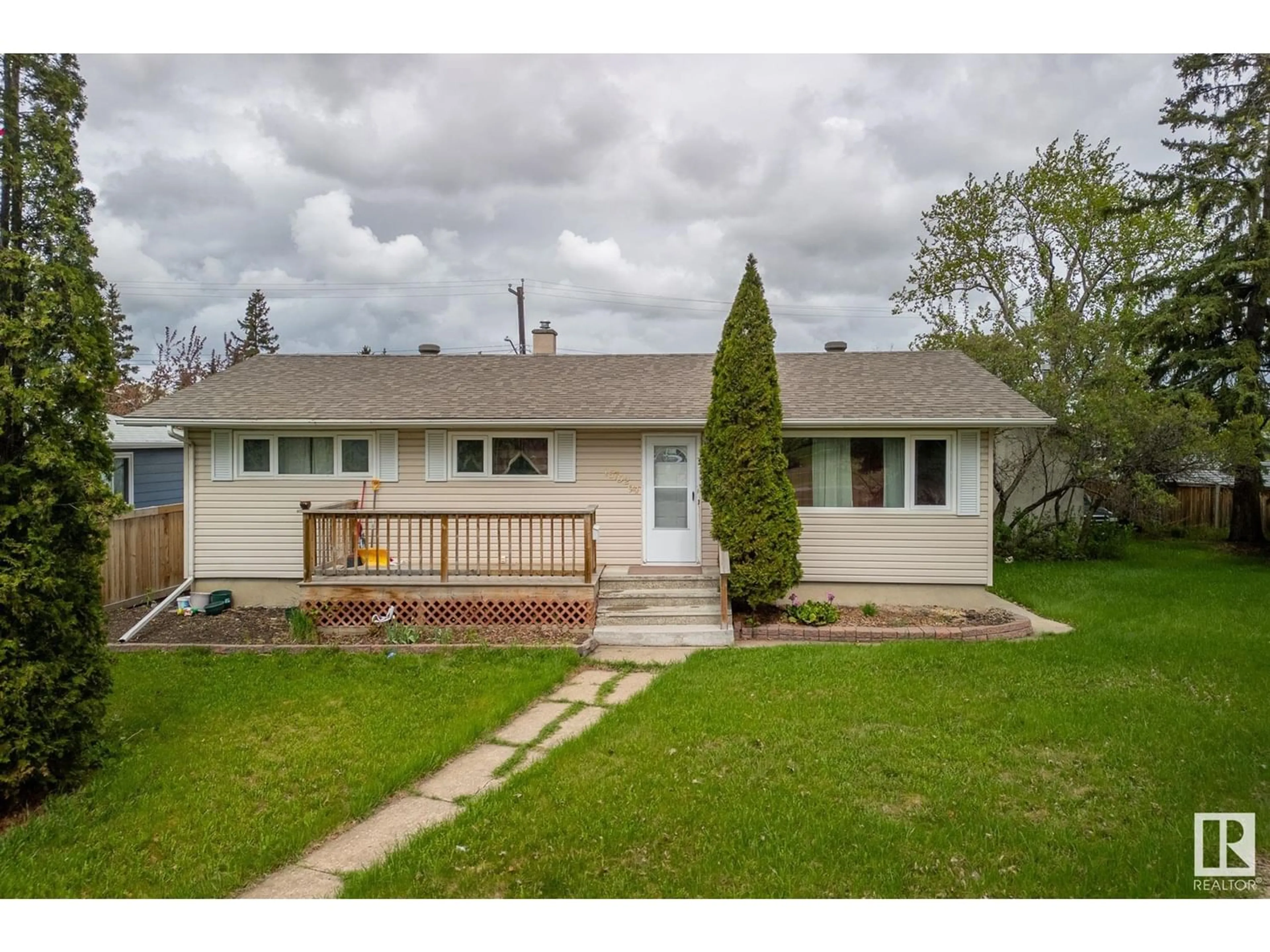 Frontside or backside of a home for 15702 94A AV NW, Edmonton Alberta T5R5L8