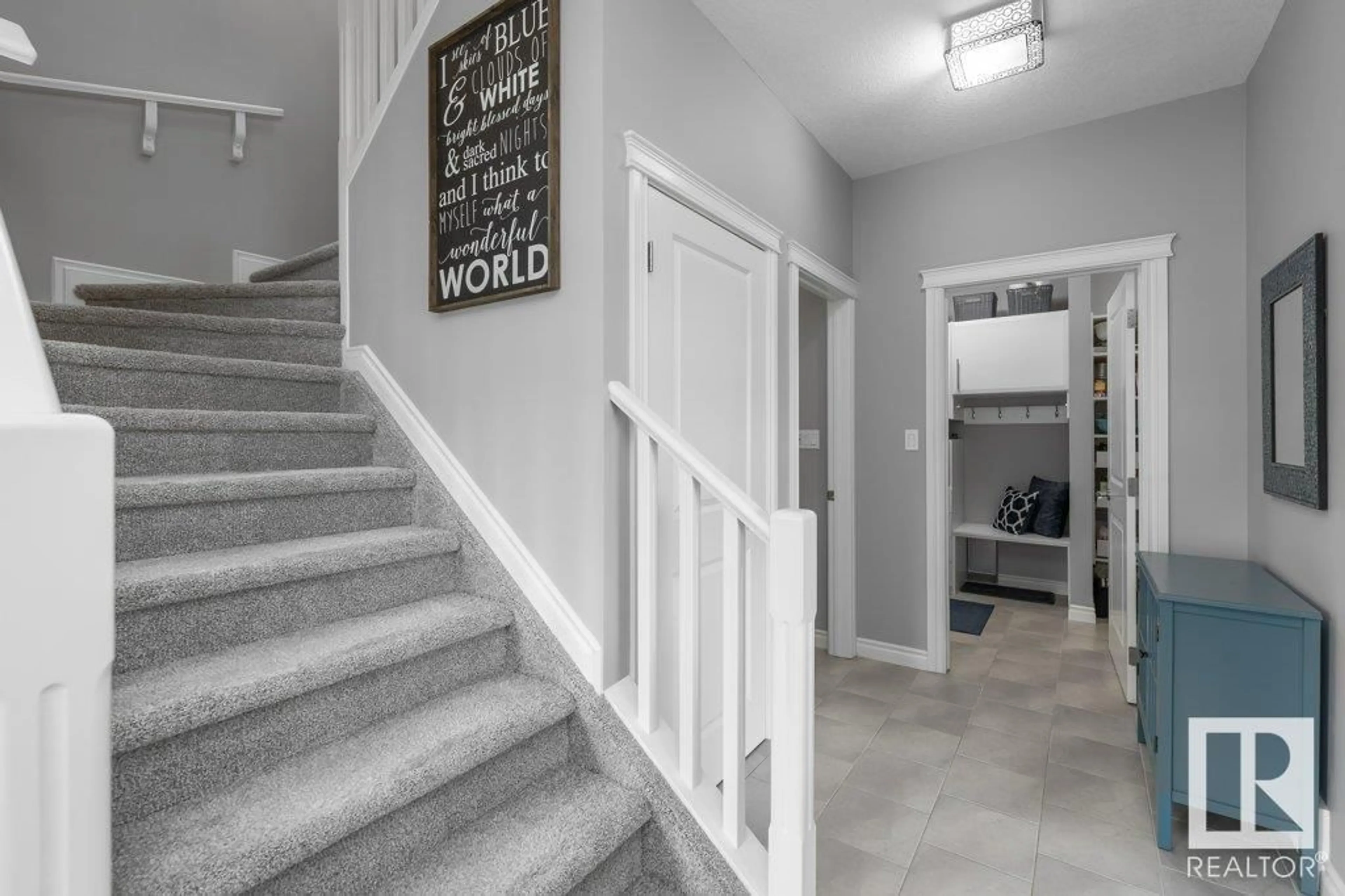 Indoor entryway for 1 ELISE PL, St. Albert Alberta T8N7P5