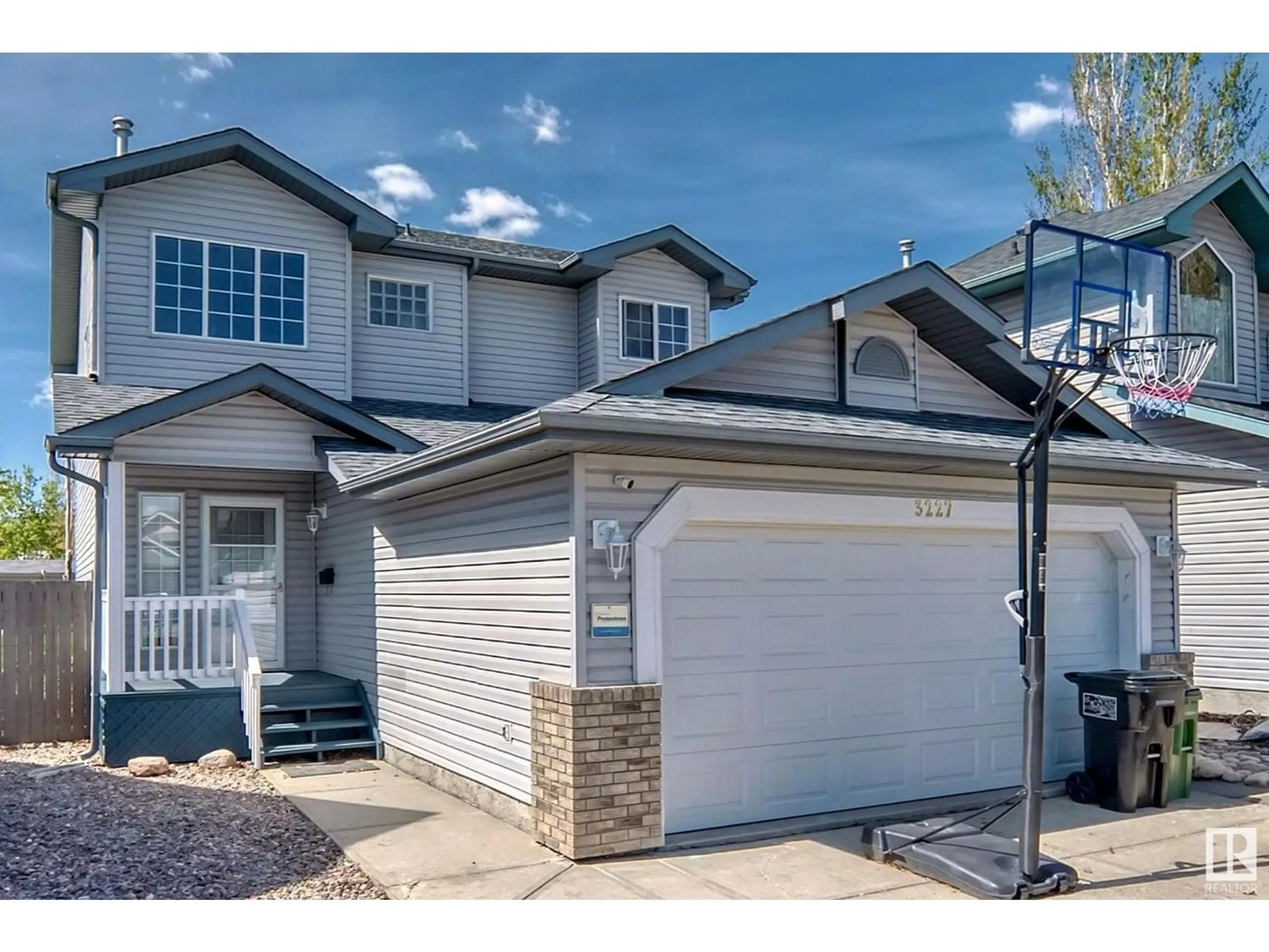 A pic from exterior of the house or condo for 3227 135A AV NW, Edmonton Alberta T5A5E3