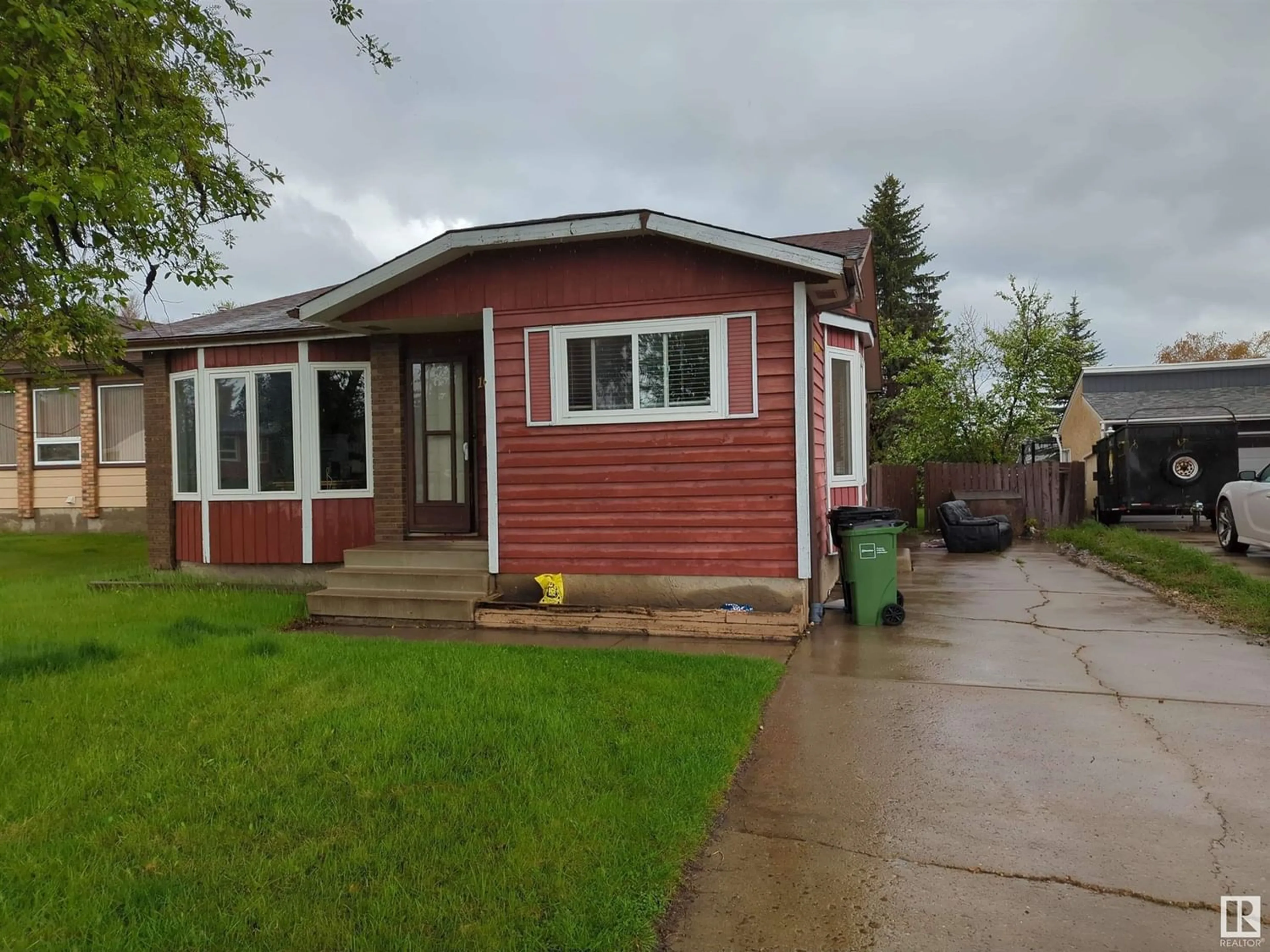 Frontside or backside of a home for 1012 56 ST NW, Edmonton Alberta T6L1Y3